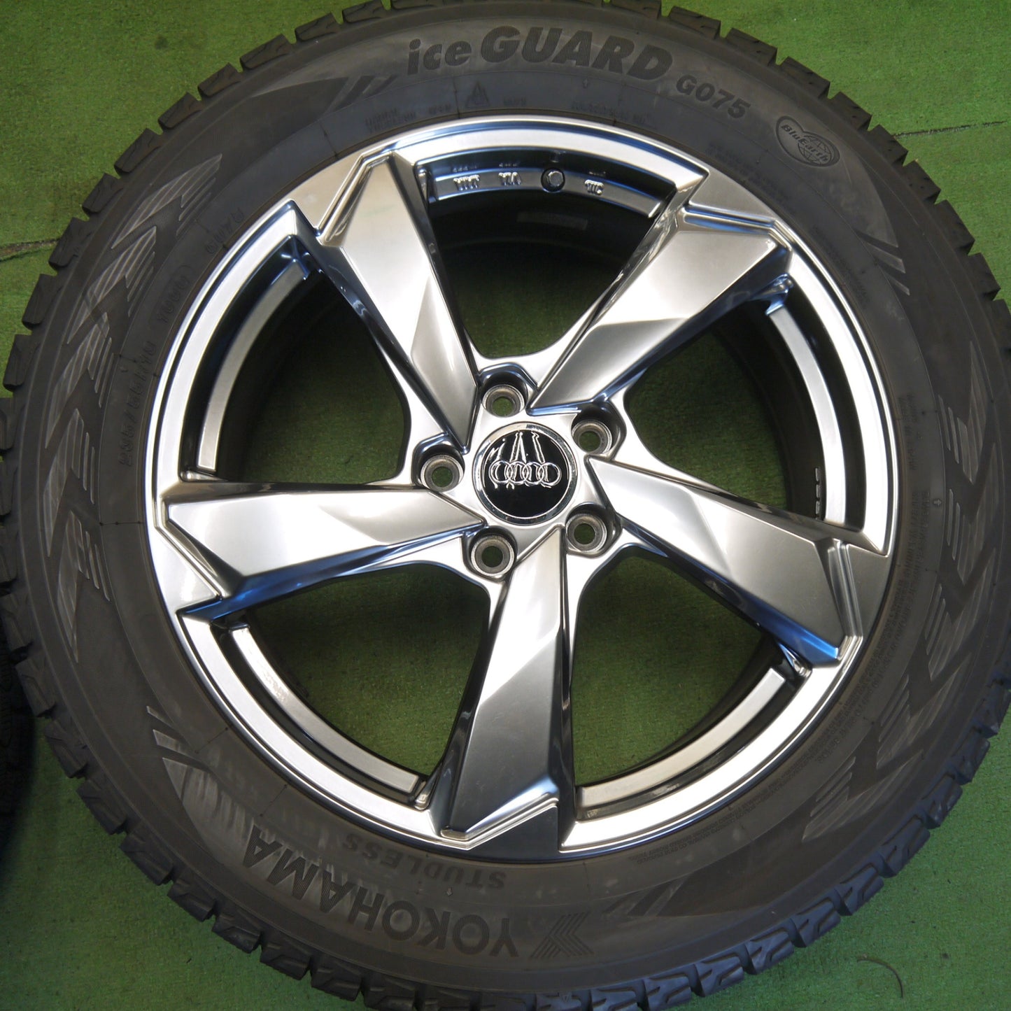 バリ溝！キレイ！9分◎アウディ 等 EURO AXIS CROSSedge 235/55R18 スタッドレス ヨコハマ アイスガード G075 ユーロアクシス クロスエッジ 18インチ PCD112/5H◎6070302Hス