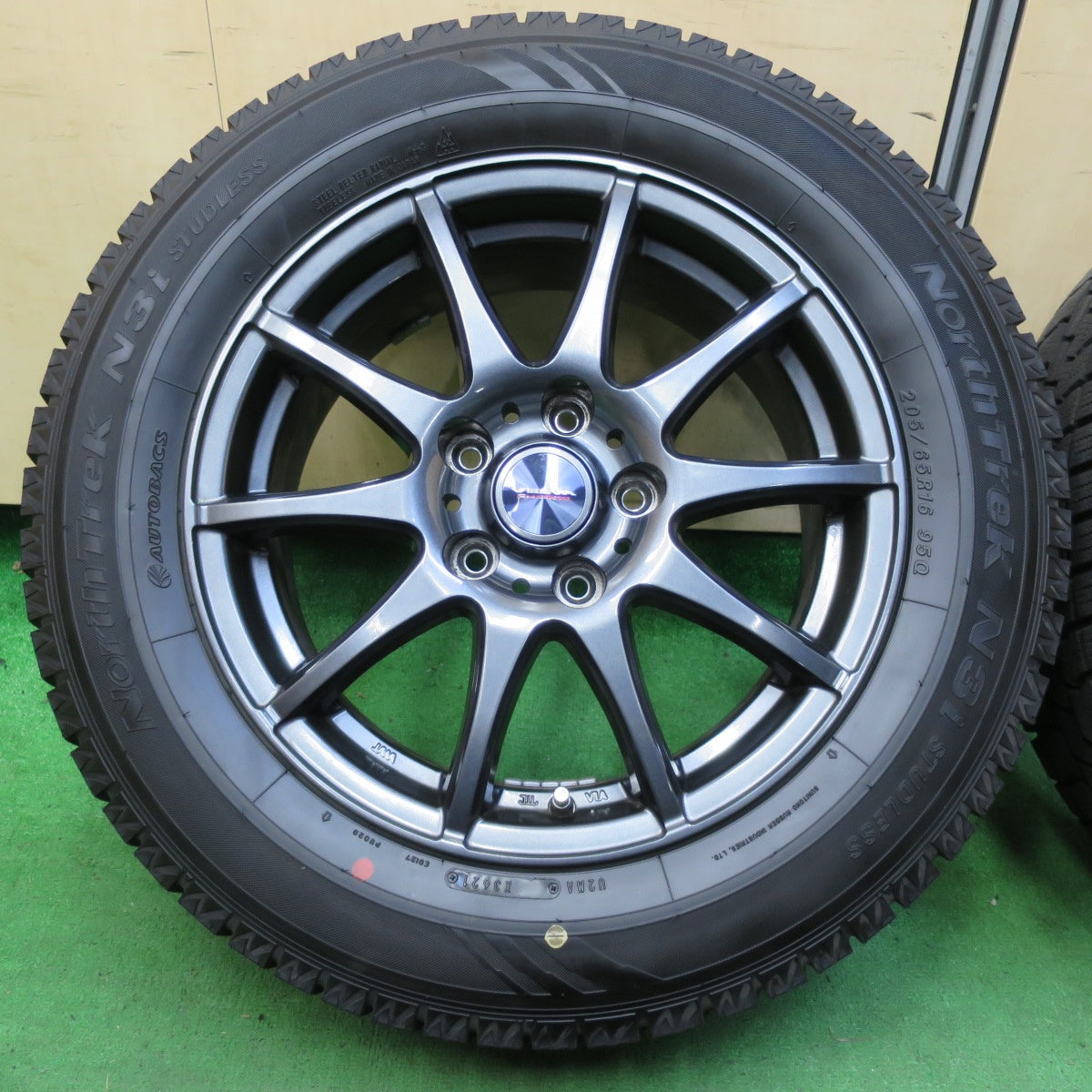 *送料無料* バリ溝！21年！キレイ！ほぼ10分★スタッドレス 205/65R16 オートバックス ノーストレック N3i VELVA CHARGE ヴェルヴァ PCD114.3/5H★4080504イス