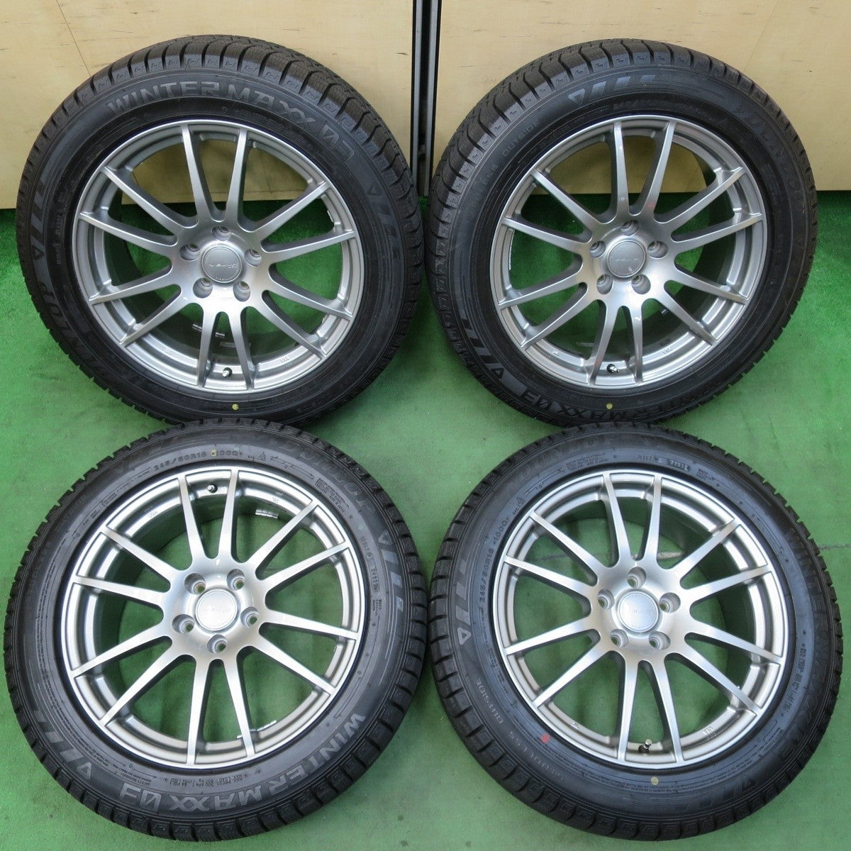 バリ溝！22年！キレイ！9.5分以上★スタッドレス 245/50R18 ダンロップ ウインターマックス 03 VELVA ヴェルヴァ 18インチ PCD114.3/5H★5012504イス