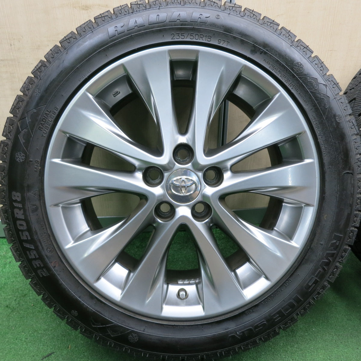 *送料無料* 超バリ溝！キレイ！ほぼ10分★トヨタ 20系 アルファード 純正 235/50R18 スタッドレス レーダー RW-5 ICE SUV PCD114.3/5H★4052604HAス