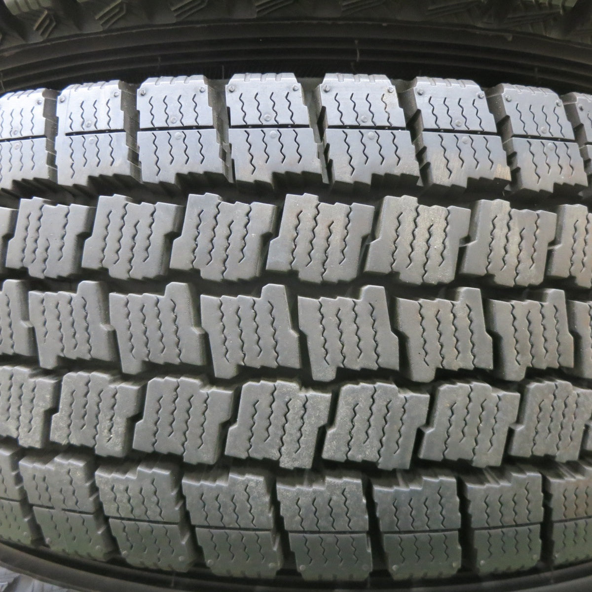 バリ溝！9.5分以上！6本★トラック タイヤ 205/70R16 111/109L スタッドレス グッドイヤー アイスナビ CARGO TOPY スチール ホイール カーゴ 16インチ PCD203.2/5H★6012301ナス