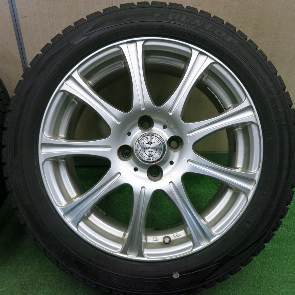[送料無料] バリ溝！22年！9.5分★スタッドレス 175/60R16 ダンロップ ウインターマックス WM02 JOKER ジョーカー 16インチ PCD100/4H★4120605TNス