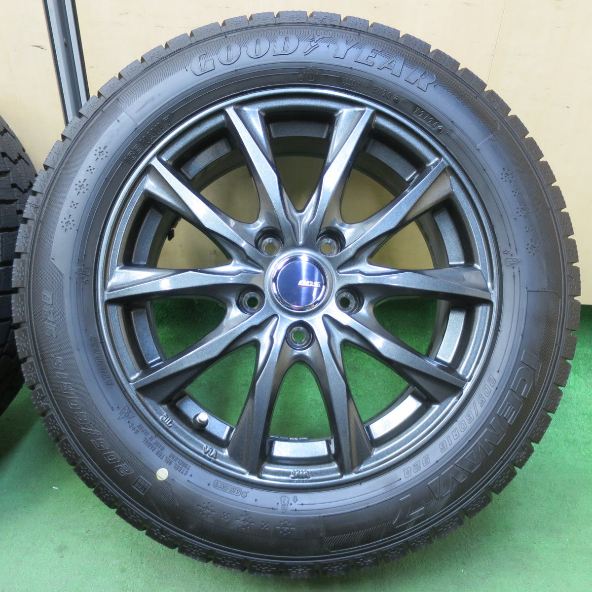 バリ溝！24年！キレイ！ほぼ10分★スタッドレス 205/60R16 グッドイヤー アイスナビ7 D.O.S. DOS 16インチ PCD114.3/5H★5070606イス