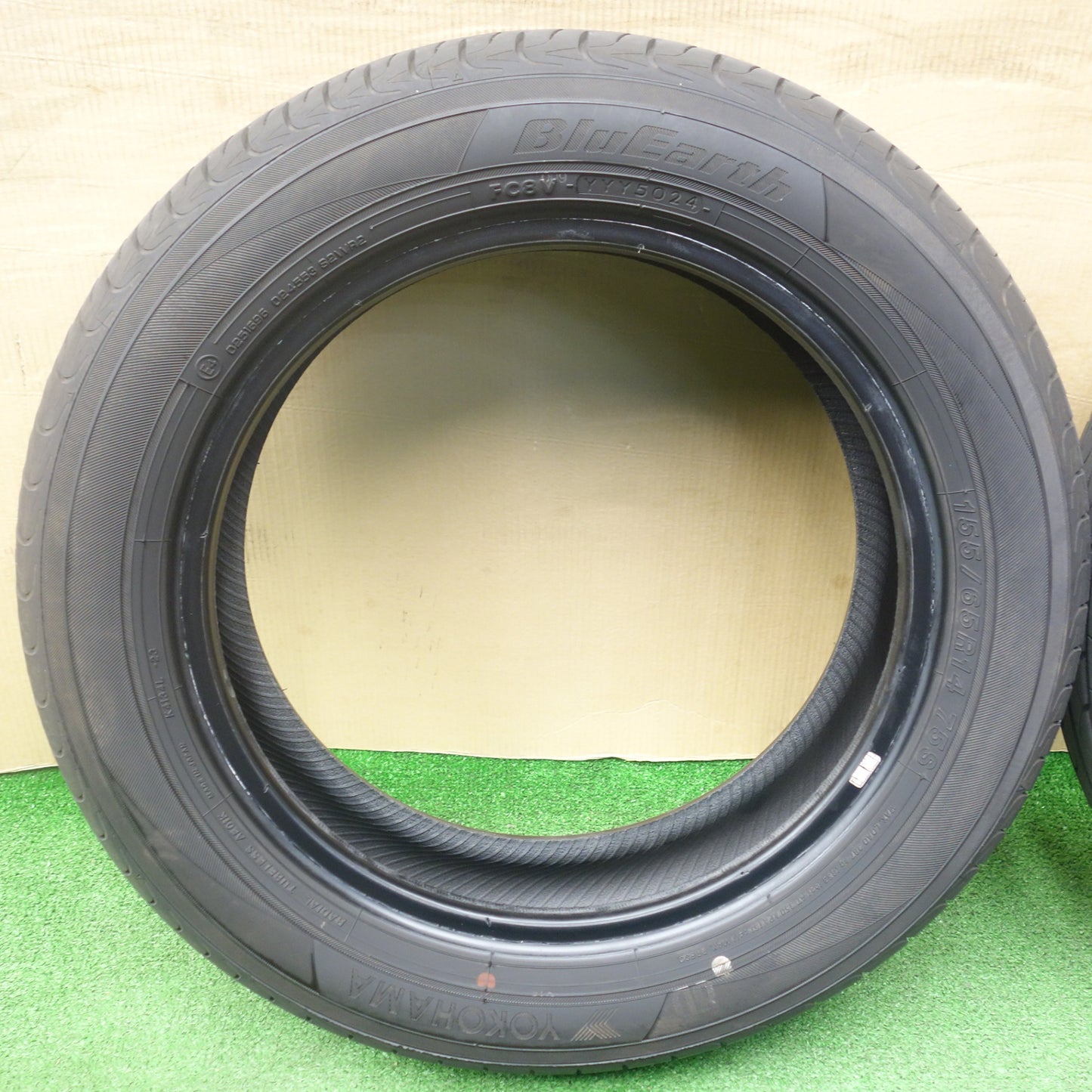 バリ溝！24年！8.5分★155/65R14 ヨコハマ ブルーアース AE01K タイヤ 14インチ N-BOX N-WGN サクラ ワゴンR タント ウェイク 等★6012502KTノタ