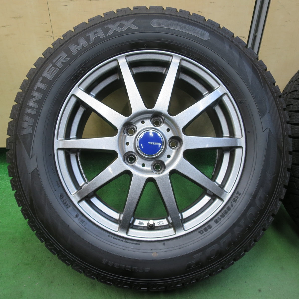 バリ溝！22年！キレイ！9.5分★スタッドレス 215/65R16 ダンロップ ウインターマックス WM02 WINNERS ウィナーズ 16インチ PCD114.3/5H★5071606イス