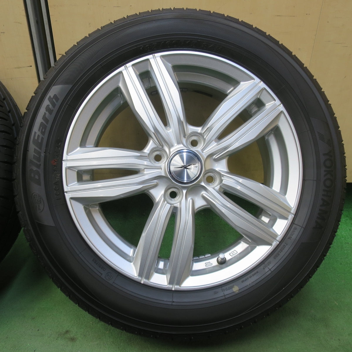 バリ溝！24年！キレイ！8.5分◎185/60R15 ヨコハマ ブルーアース AE01F JOKER ジョーカー 15インチ PCD100/4H◎6090703IMノ