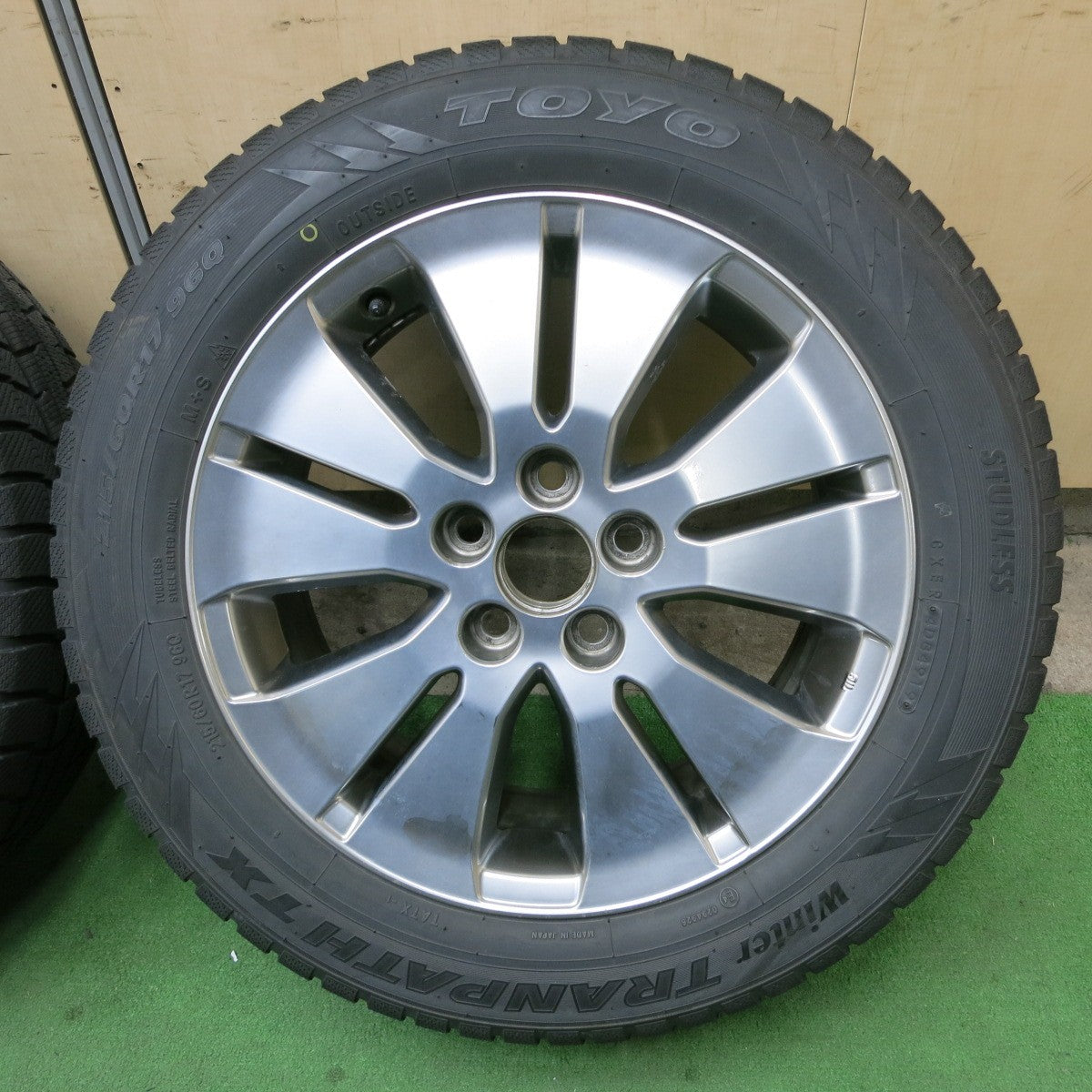 バリ溝！8.5分★トヨタ 10系 アルファード 純正 215/60R17 スタッドレス トーヨー ウインター トランパス TX 17インチ PCD114.3/5H★5040207ナス