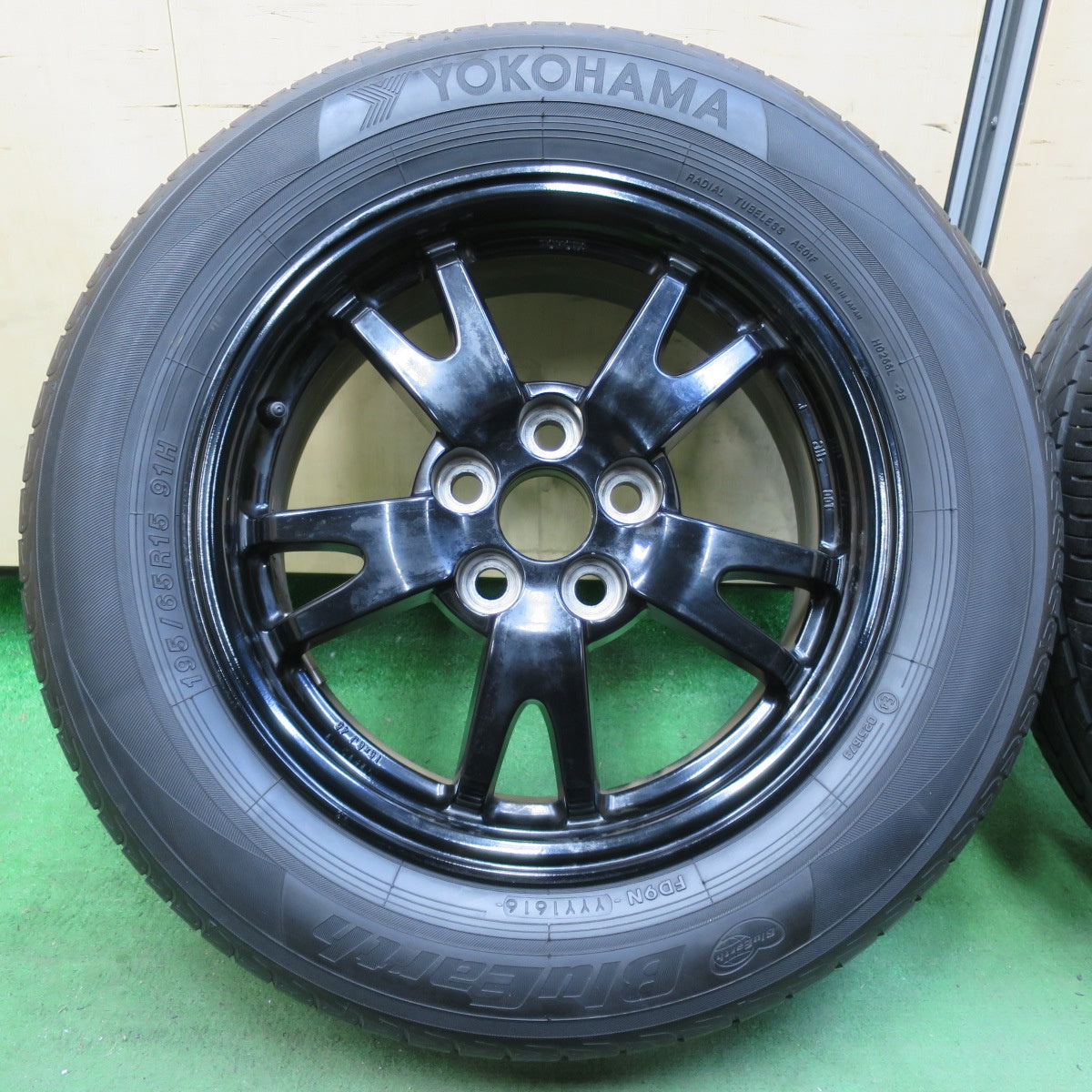 [送料無料] バリ溝！9分★トヨタ 30系 プリウス 純正 195/65R15 ヨコハマ エコス ES31 ブルーアース 15インチ PCD100/5H★5040505イノ