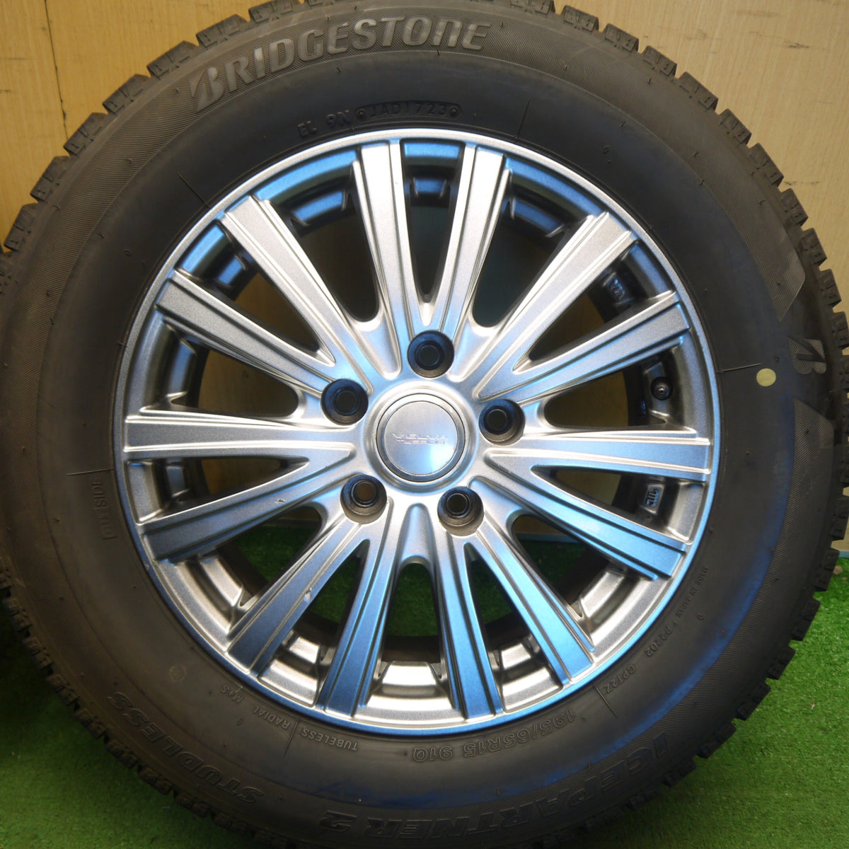 バリ溝！23年！9.5分◎スタッドレス 195/65R15 ブリヂストン アイスパートナー2 VELVA TESALIA ヴェルヴァ テサリア 15インチ PCD114.3/5H◎6100708Hス