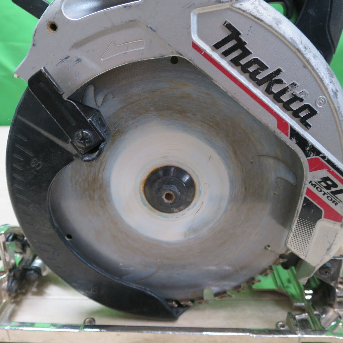 [送料無料] ☆マキタ 165mm 充電式 マルノコ HS631D 18V コードレス 本体のみ 切断機 丸のこ 電動 工具 makita☆