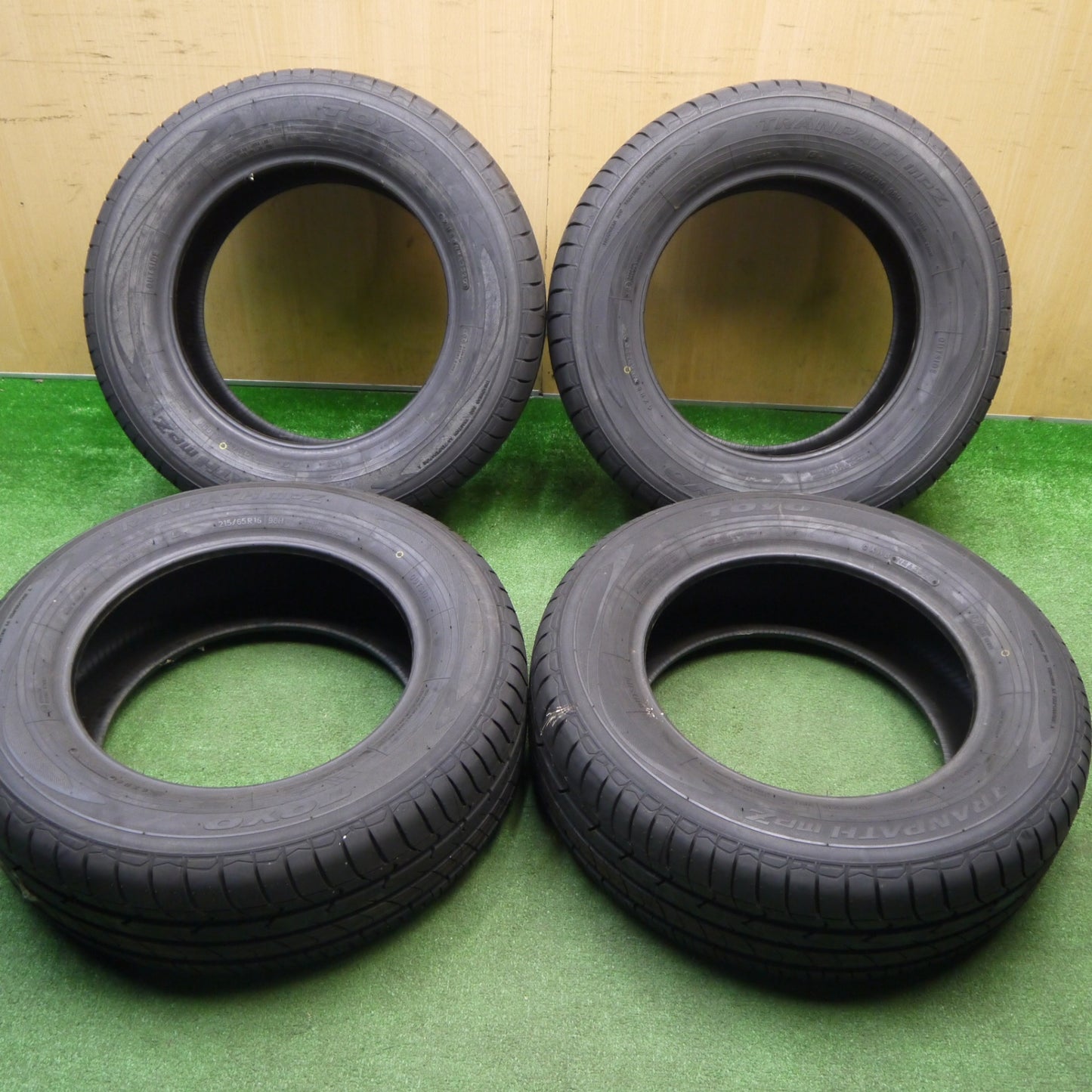 新車外し★215/65R16 トーヨー トランパス MPZ タイヤ 16インチ アルファード ヴェルファイア 等★5121507Hノタ