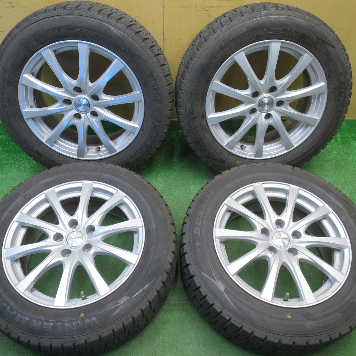 バリ溝！23年！キレイ！9.5分★スタッドレス 215/60R17 ダンロップ ウインターマックス WM02 ravrion RS01 ラブリオン 17インチ PCD114.3/5H★6021203NJス