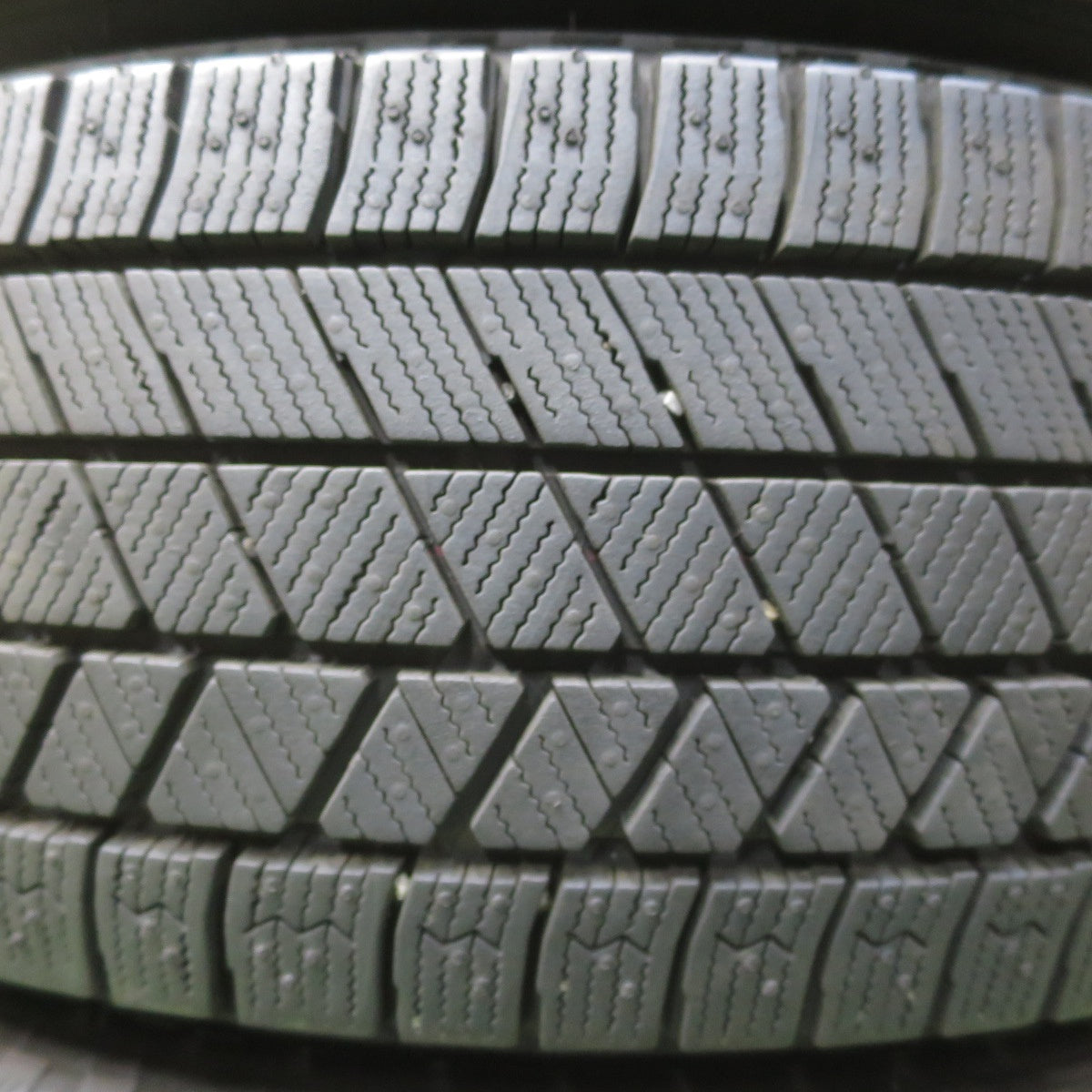 バリ溝！23年！キレイ！9.5分以上★プリウス 等 195/65R15 スタッドレス ブリヂストン ブリザック VRX3 SEIN SS ザイン 15インチ PCD100/5H★6033107イス