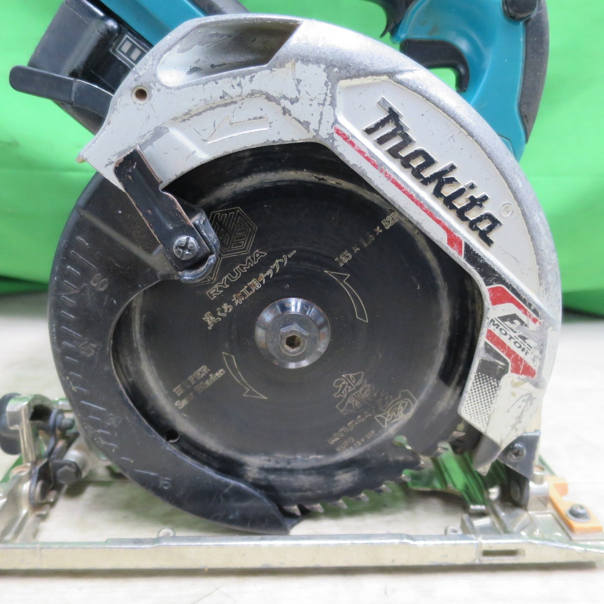 [送料無料] ☆マキタ 充電式 マルノコ 165mm 18V HS631D バッテリー 付き 丸ノコ 丸鋸 木工 切断 電動 工具☆