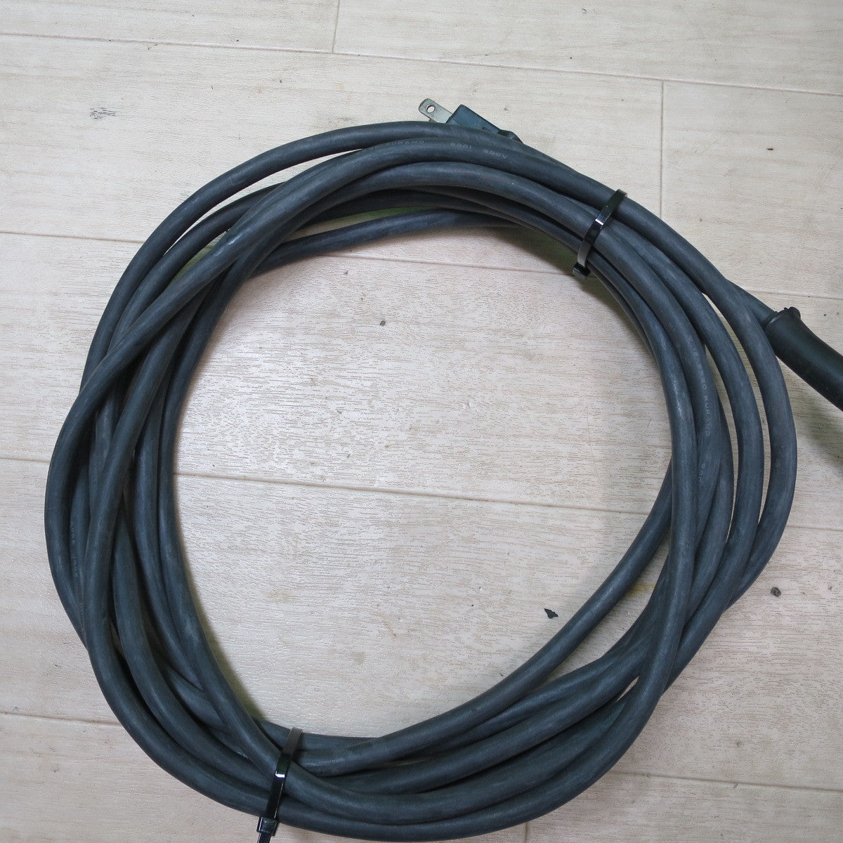 [送料無料] ☆新ダイワ 防塵 カッター B18N 電動 工具 切断 機 加工 コード式 100V チップソー 丸ノコ 丸のこ マルノコ 丸鋸☆
