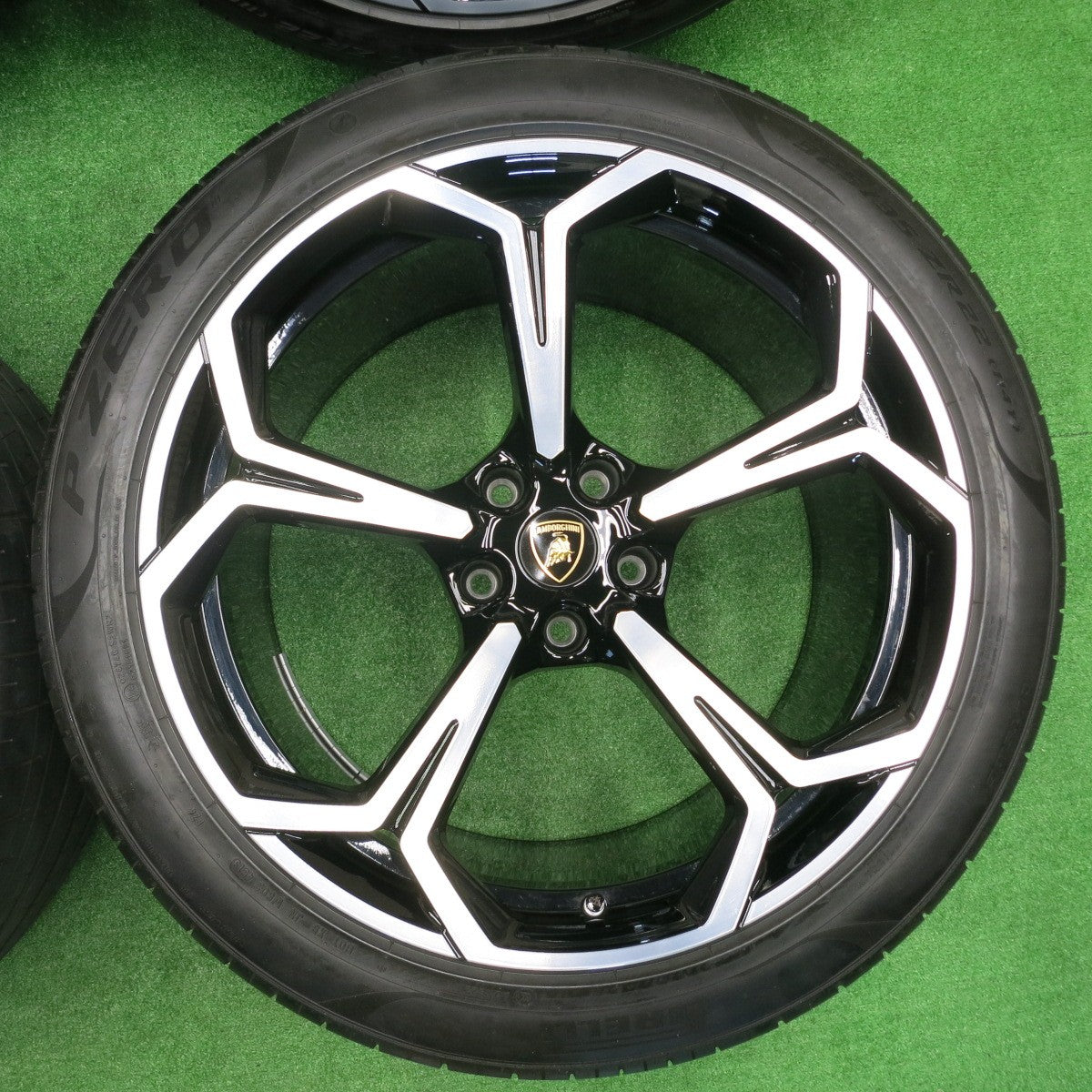 [送料無料] バリ溝！キレイ！8.5分★ランボルギーニ ウルス 純正 OP 285/40R22 325/35R22 ピレリ PZERO 22インチ PCD130/5H★4091902NJノ