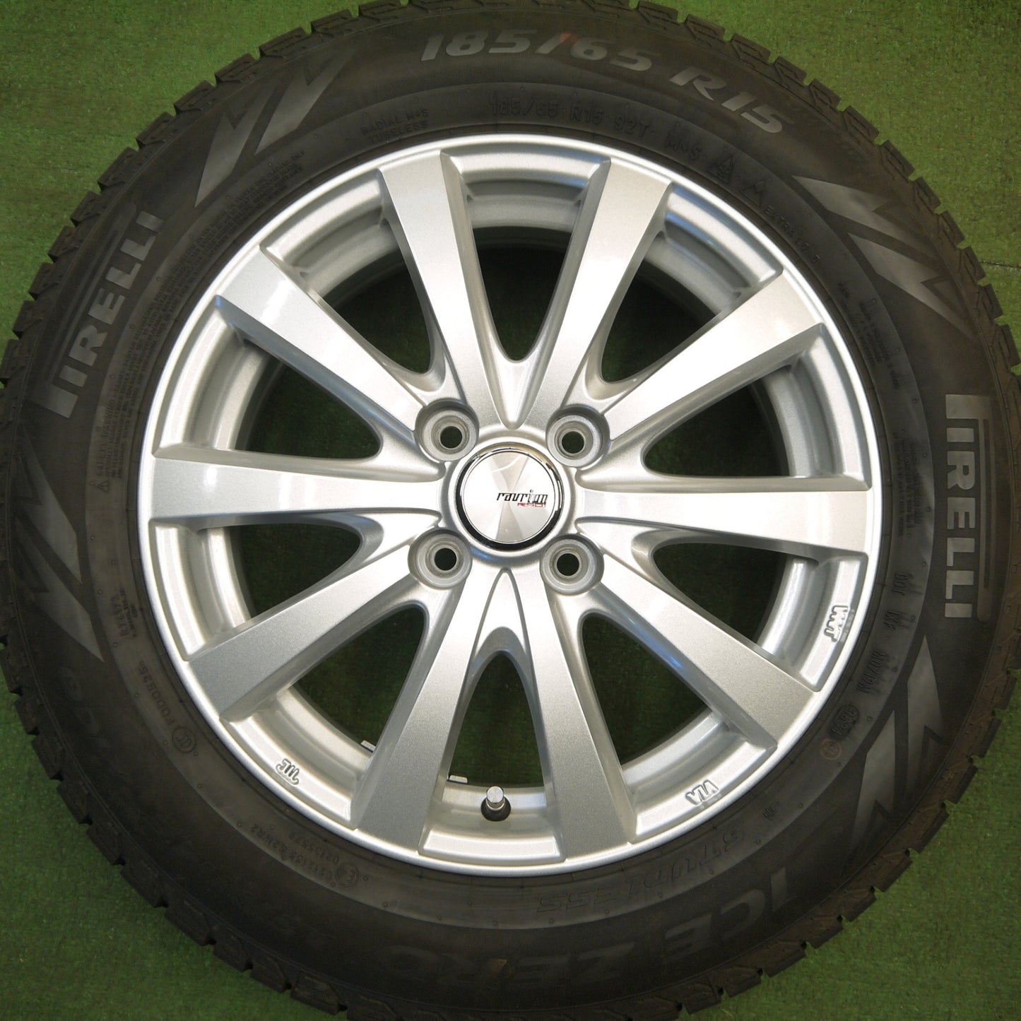 バリ溝！24年！キレイ！9.5分以上★スタッドレス 185/65R15 ピレリ アイスゼロ アシンメトリコ ravrion RS01 ラブリオン 15インチ PCD100/4H★6031003Hス