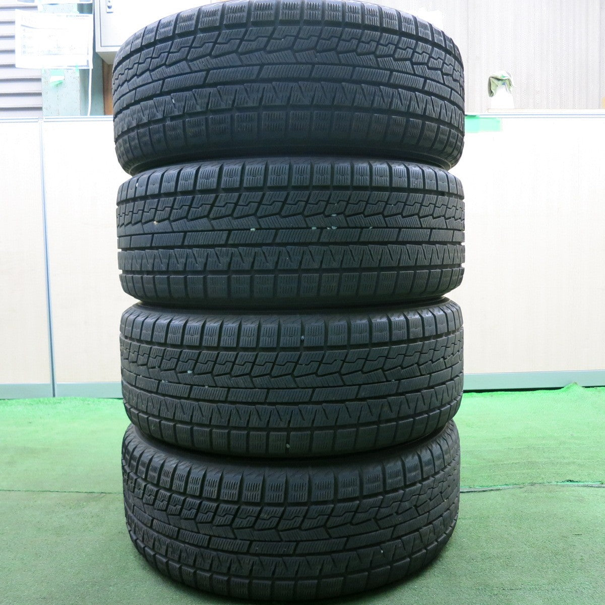 *送料無料* センサー付！バリ溝！22年！9分★レクサス LS等 LF SPORT 235/50R18 スタッドレス ヨコハマ アイスガード iG70 PCD120/5H★4060102HAス