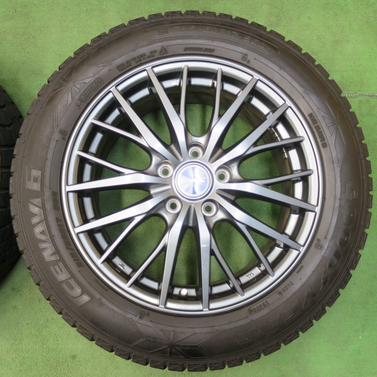 バリ溝！キレイ！8.5分★スタッドレス 215/60R17 グッドイヤー アイスナビ6 ravrion RM01 ラブリオン 17インチ PCD114.3/5H★5012911イス