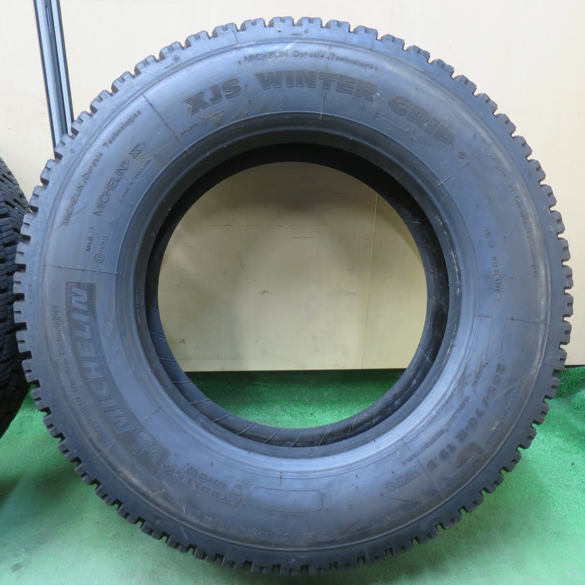 バリ溝！22年！9分★トラック タイヤ 245/70R19.5 136/134L スタッドレス ミシュラン XJS WINTER GRIP+ 19.5インチ★6010701イスタ