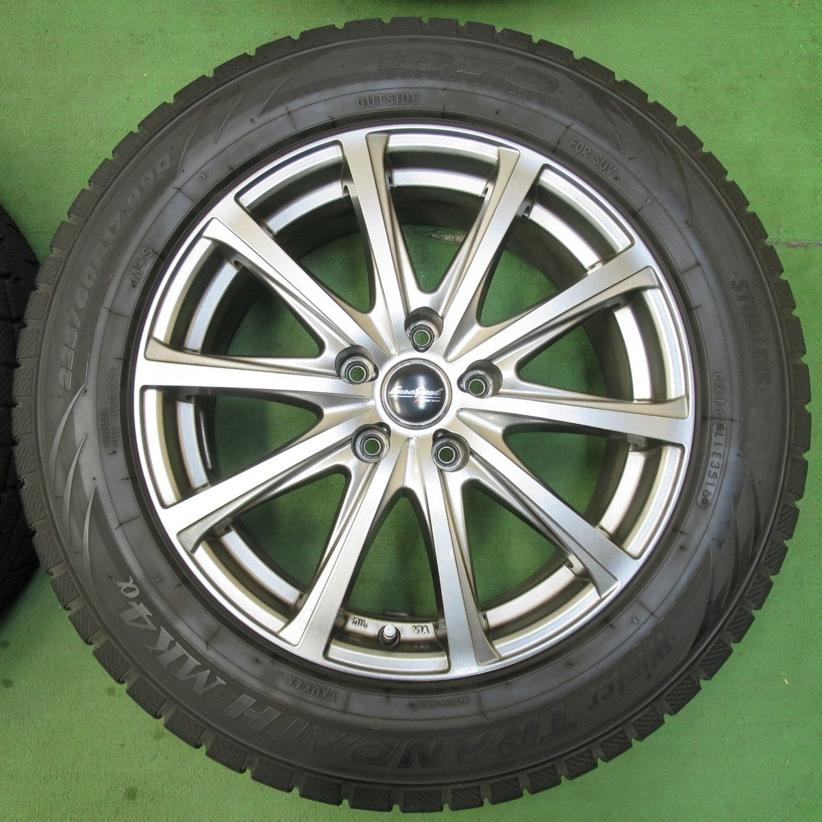 バリ溝！キレイ！9分★スタッドレス 225/60R17 トーヨー ウインター トランパス MK4α Eurospeed MANARAY SPORT 17インチ PCD114.3/5H★5012406イス