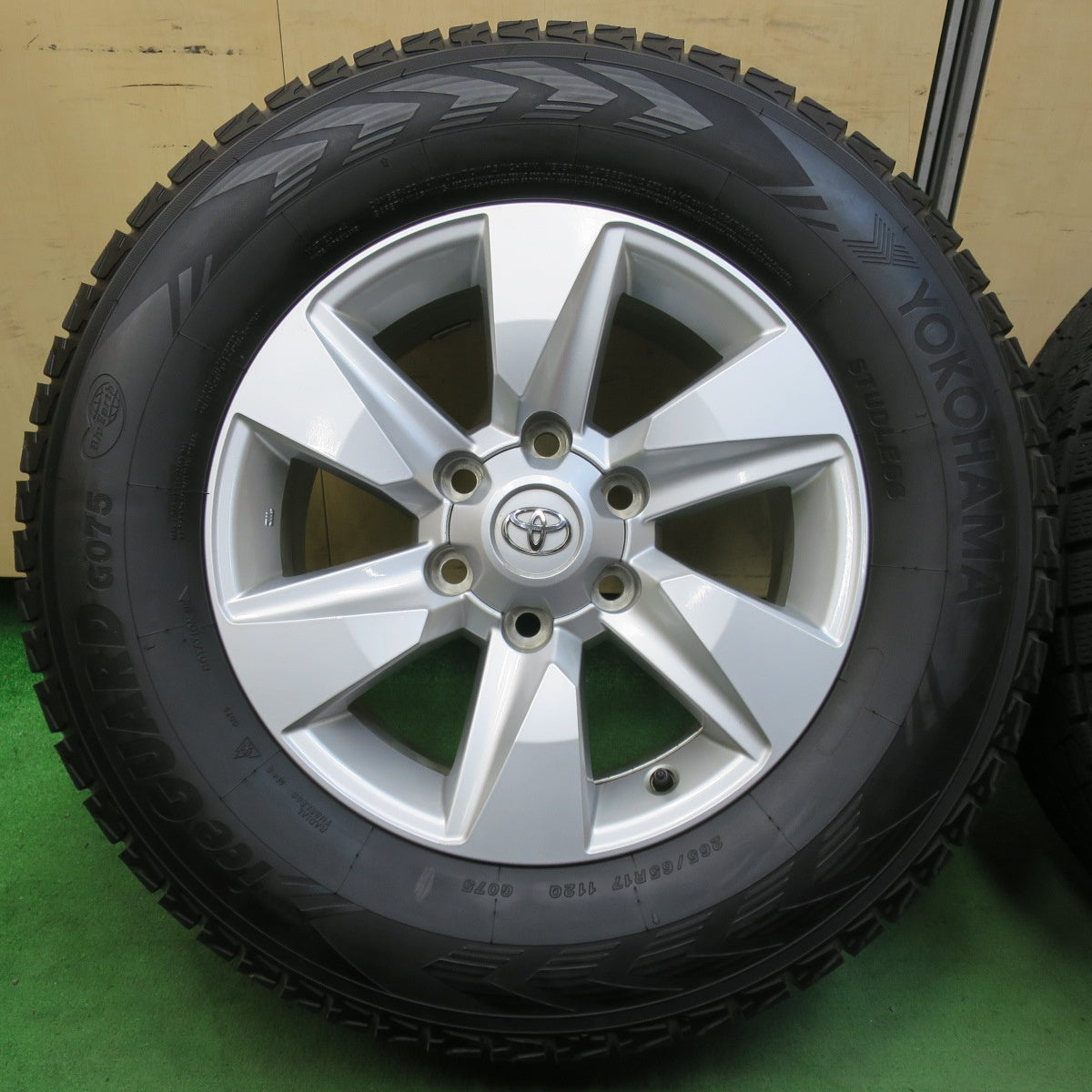 [送料無料] バリ溝！キレイ！9分★トヨタ 150系 ランクル プラド 純正 265/65R17 スタッドレス ヨコハマ アイスガード G075 17インチ PCD139.7/6H★5022302IMス