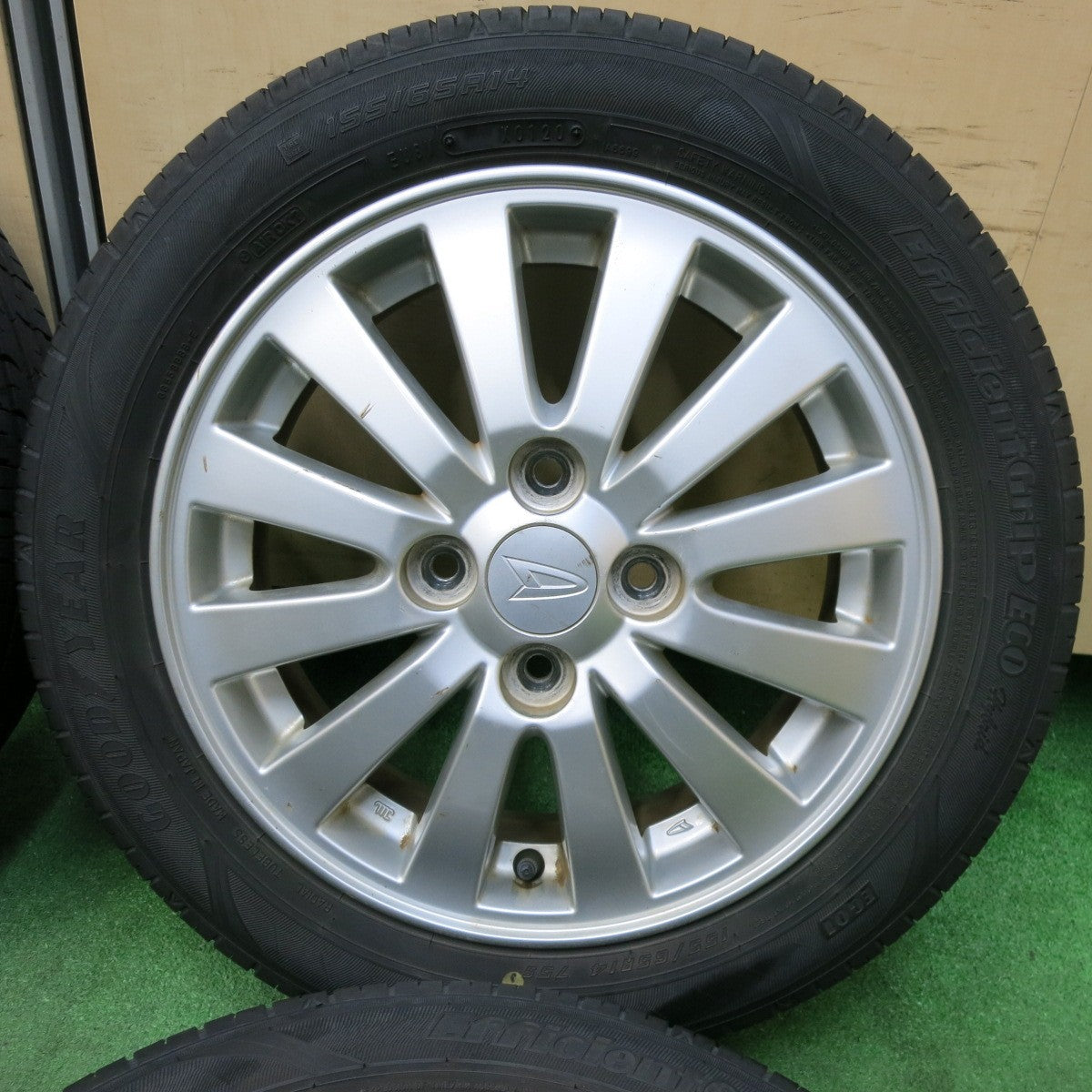 [送料無料] バリ溝！20年！8.5分★ダイハツ タント ムーヴ 等 純正 155/65R14 グッドイヤー EfficientGrip ECO hybrid 14インチ PCD100/4H★4112912SYノ