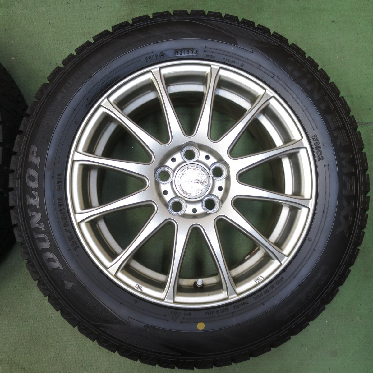 バリ溝！9.5分◎プリウス 等 195/65R15 スタッドレス ダンロップ ウインターマックス WM02 ravrion LUMIERE ラブリオン 15インチ PCD100/5H◎6062410イス