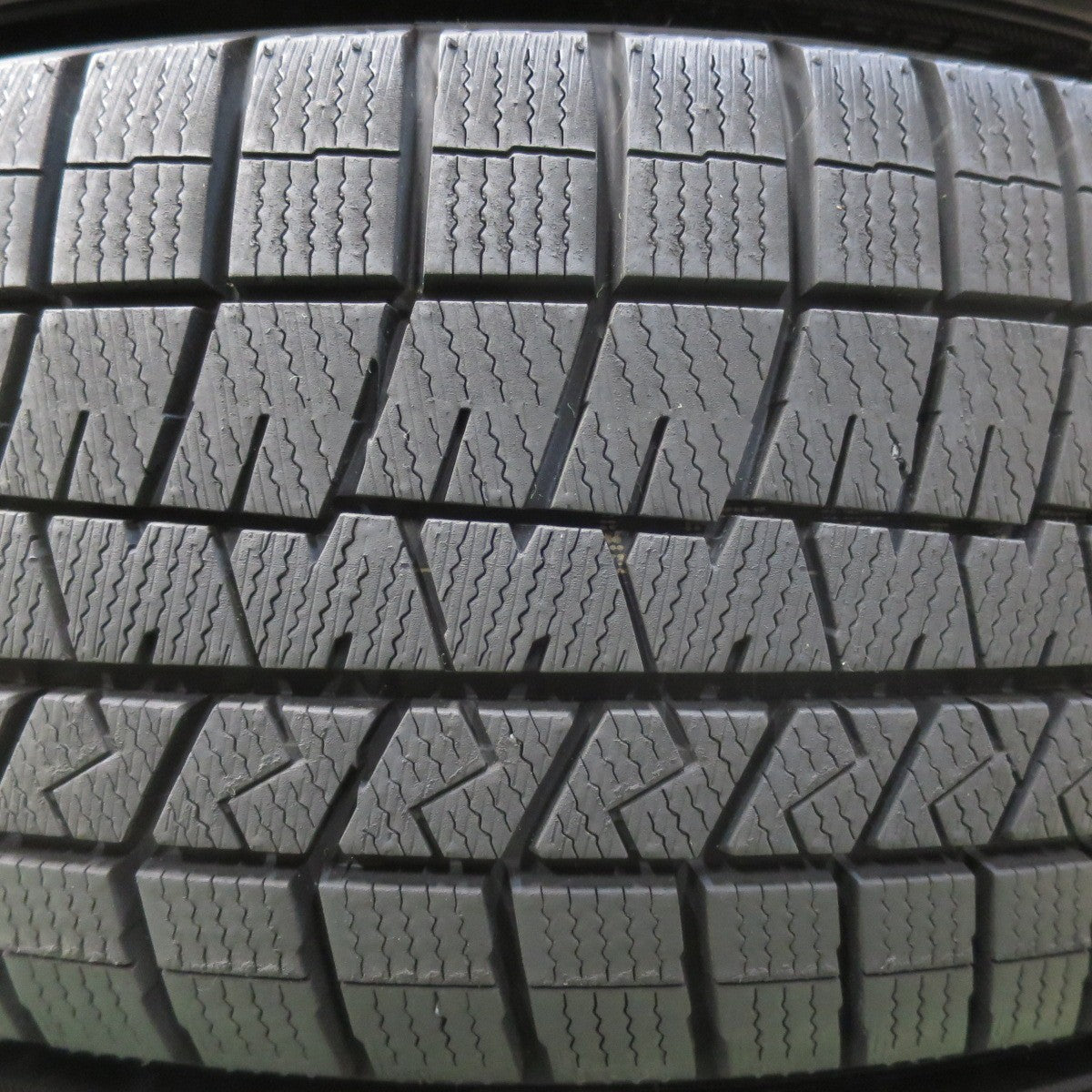 [送料無料] バリ溝！22年！キレイ！9.5分以上★トヨタ クラウン クロスオーバー 純正 225/45R21 スタッドレス ダンロップ ウインターマックス03 21インチ PCD114.3/5H★5021416イス
