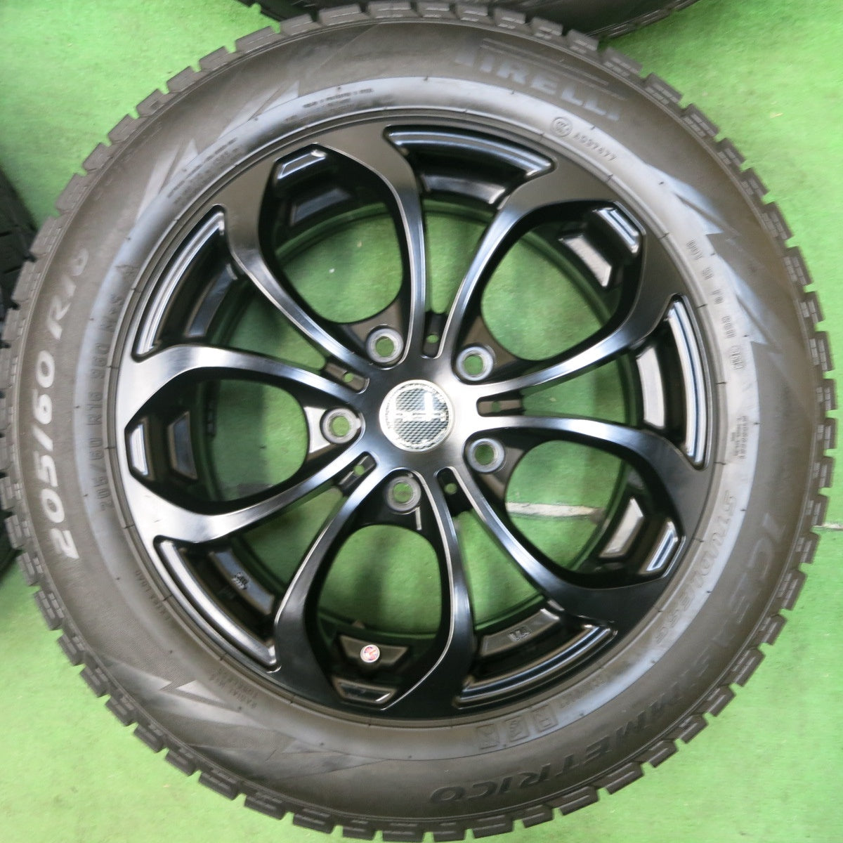 [送料無料] バリ溝！キレイ！9.5分★MINI ミニ 等 AGA Movius モビウス 205/60R16 スタッドレス ピレリ アイスアシンメトリコ 16インチ PCD120/5H★4111902SYス