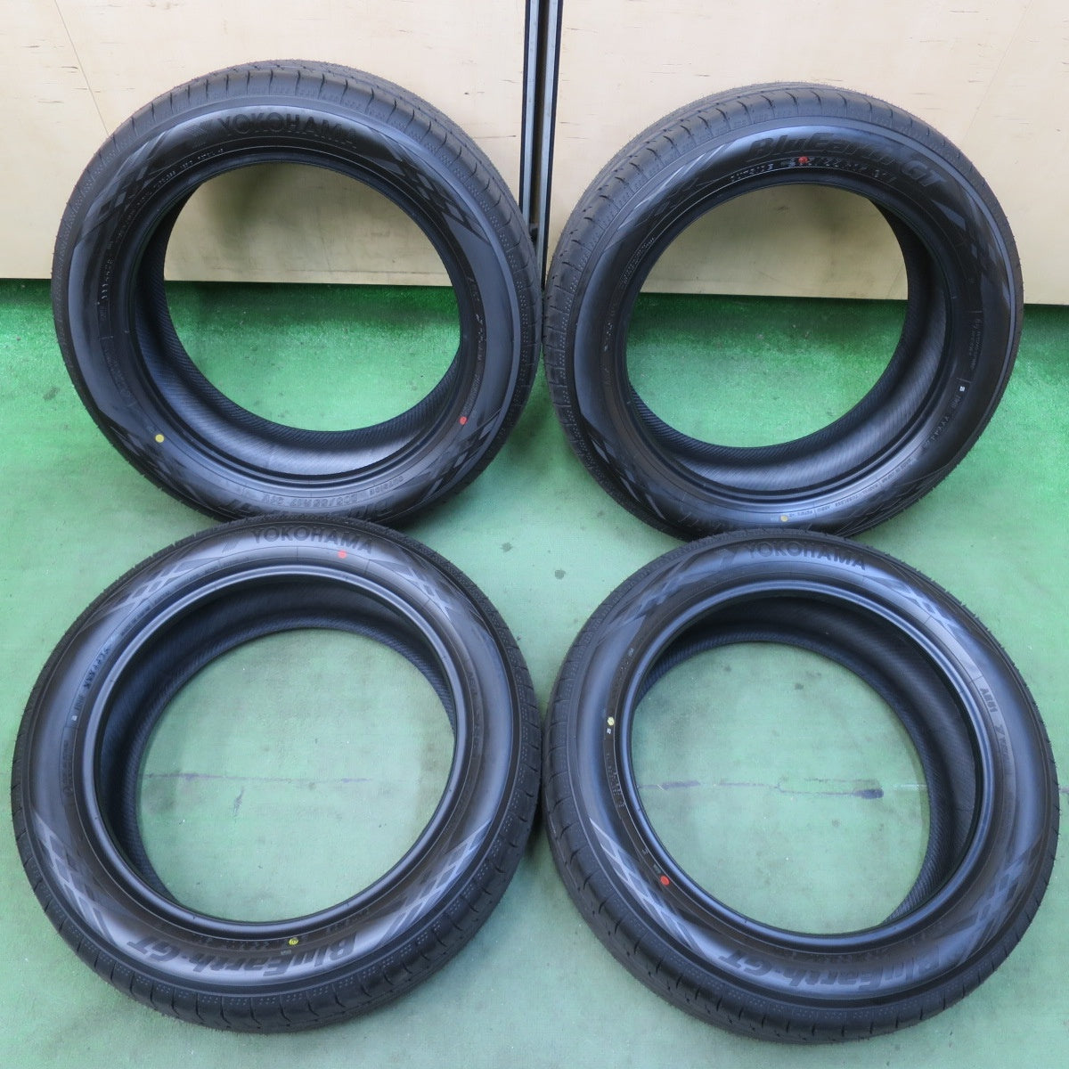 新車外し！25年★205/55R17 ヨコハマ BluEarth-GT AE51 ブルーアース 17インチ タイヤ ノア ヴォクシー ステップワゴン 等★5122609イノタ