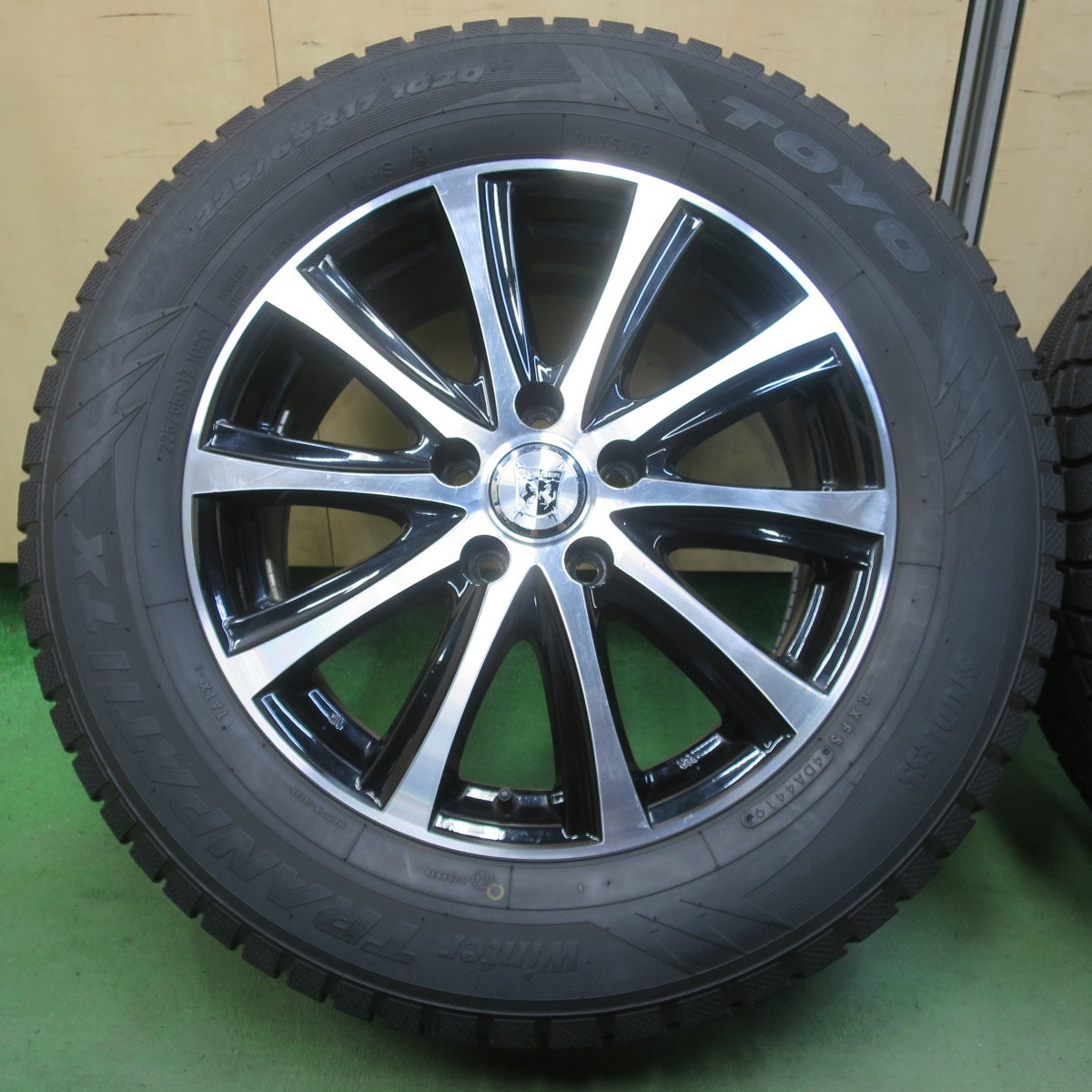 バリ溝！9.5分◎スタッドレス 225/65R17 トーヨー ウインター トランパス TX PRAUZER プラウザー 17インチ PCD114.3/5H◎6062609イス