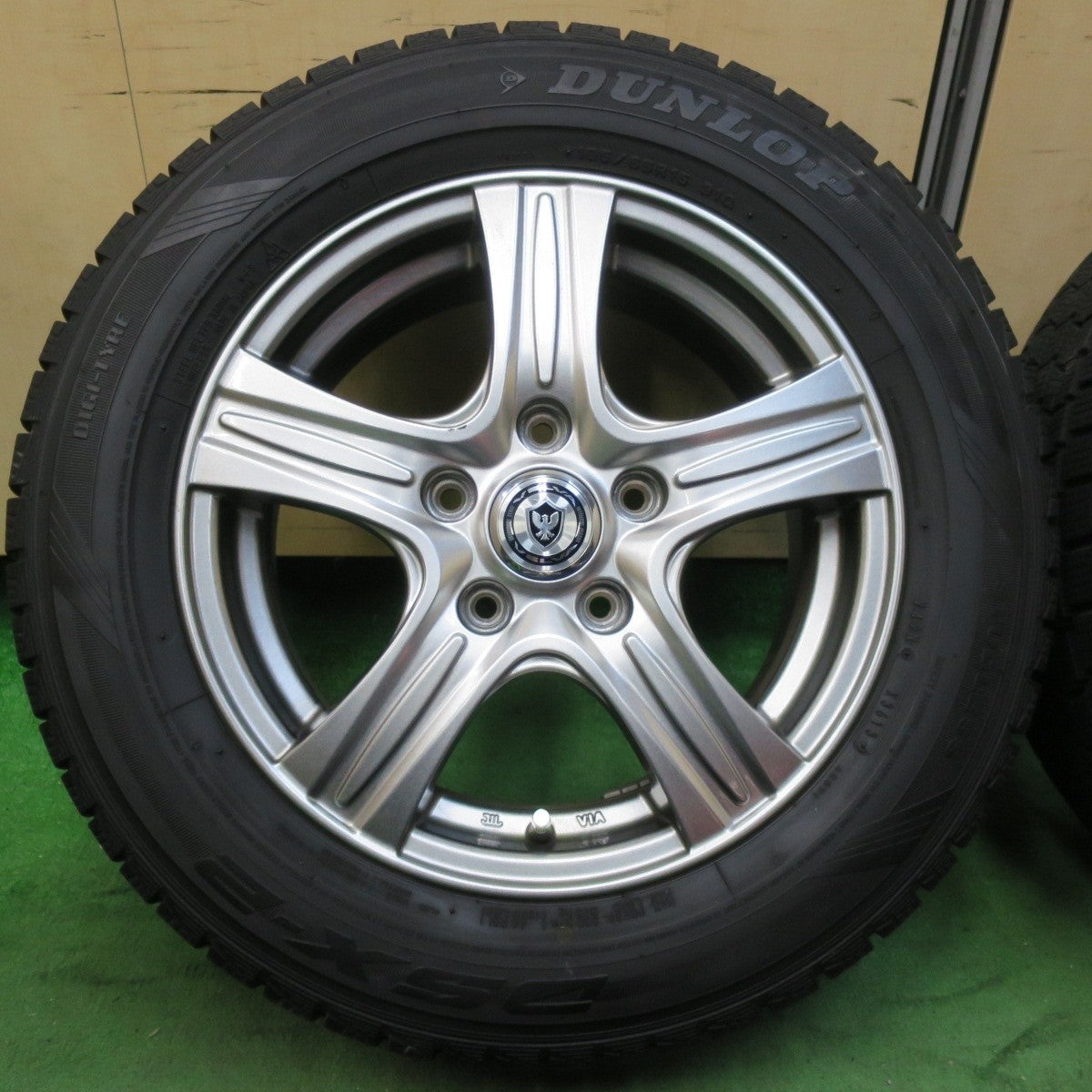バリ溝！キレイ！9.5分★スタッドレス 195/65R15 ダンロップ DSX-2 VELVA ヴェルヴァ 15インチ PCD114.3/5H★5021103イス