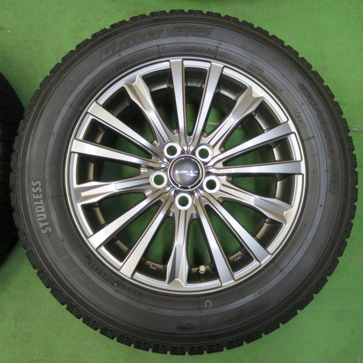 [送料無料] バリ溝！キレイ！9分★プリウス等 195/65R15 スタッドレス トーヨー ガリット G5 SIBILLA NEXT W5 シビラ 15インチ PCD100/5H★4103105イス