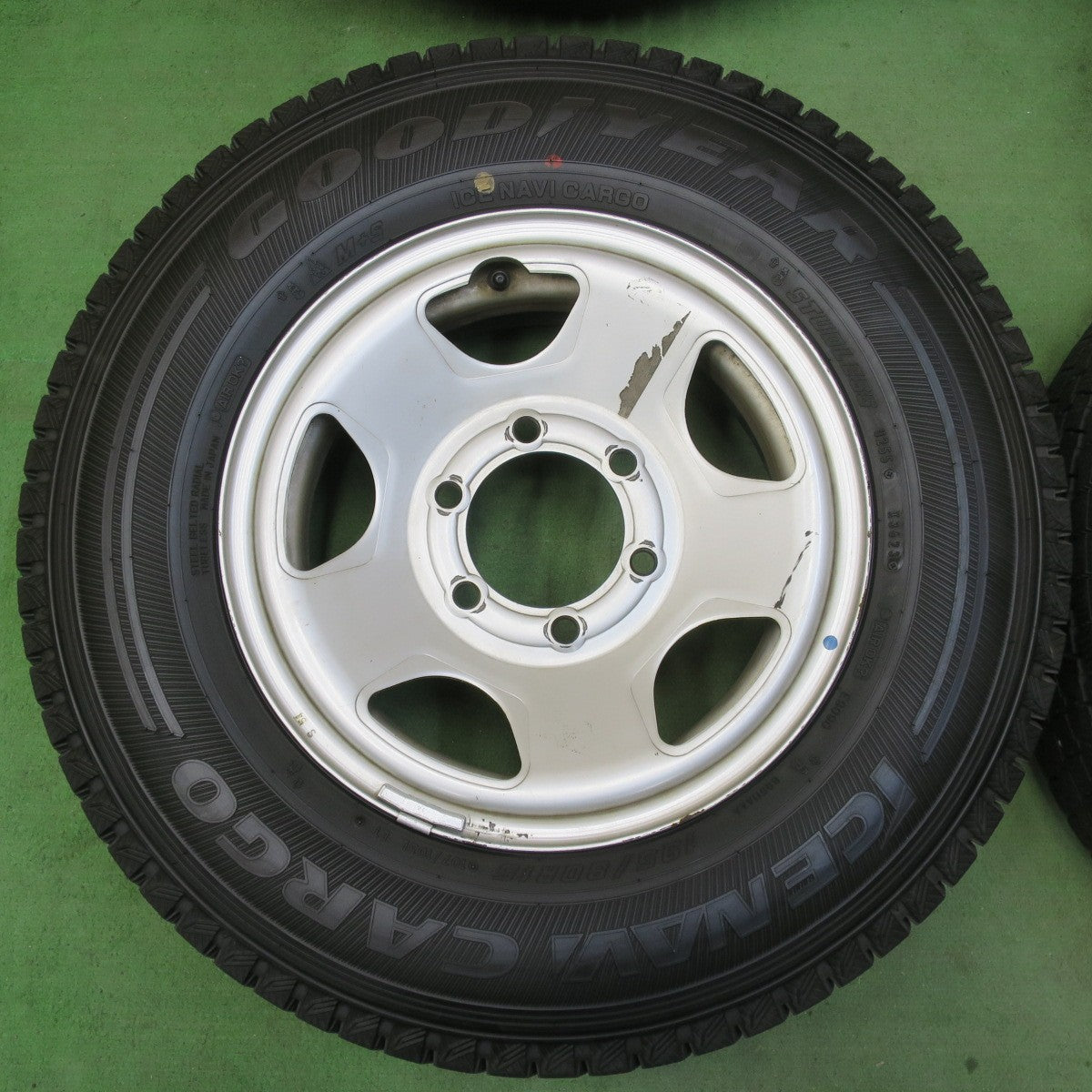 バリ溝！23年！9.5分以上★ハイエース 等 195/80R15 107/105L スタッドレス グッドイヤー アイスナビ カーゴ TOPY スチール 15インチ PCD139.7/6H★5050802イス