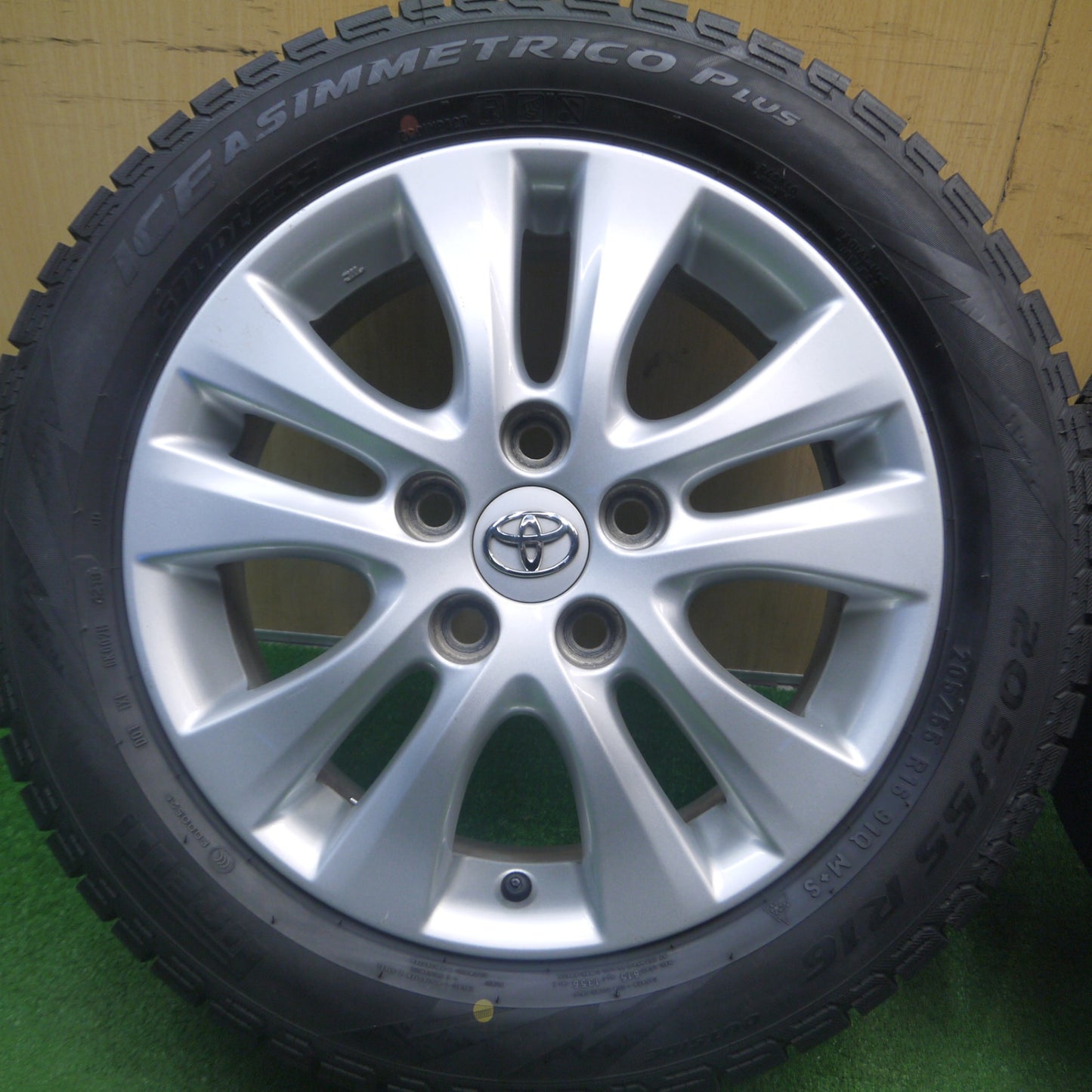 [送料無料] バリ溝！ほぼ10分★トヨタ 70系 ノア ヴォクシー 純正 205/55R16 スタッドレス ピレリ アイスアシンメトリコ プラス 16インチ PCD114.3/5H★5020502Hス