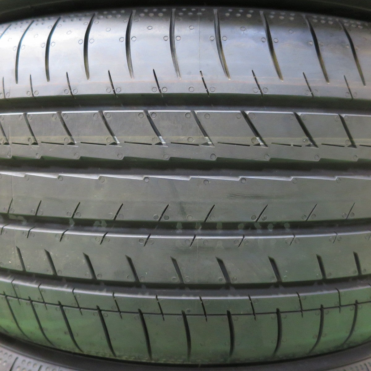 [送料無料] 新車外し！24年★225/45R18 ヨコハマ BluEarth-GT AE51 ブルーアース タイヤ 18インチ レヴォーグ クラウン カムリ オデッセイ 等★5040512イノタ