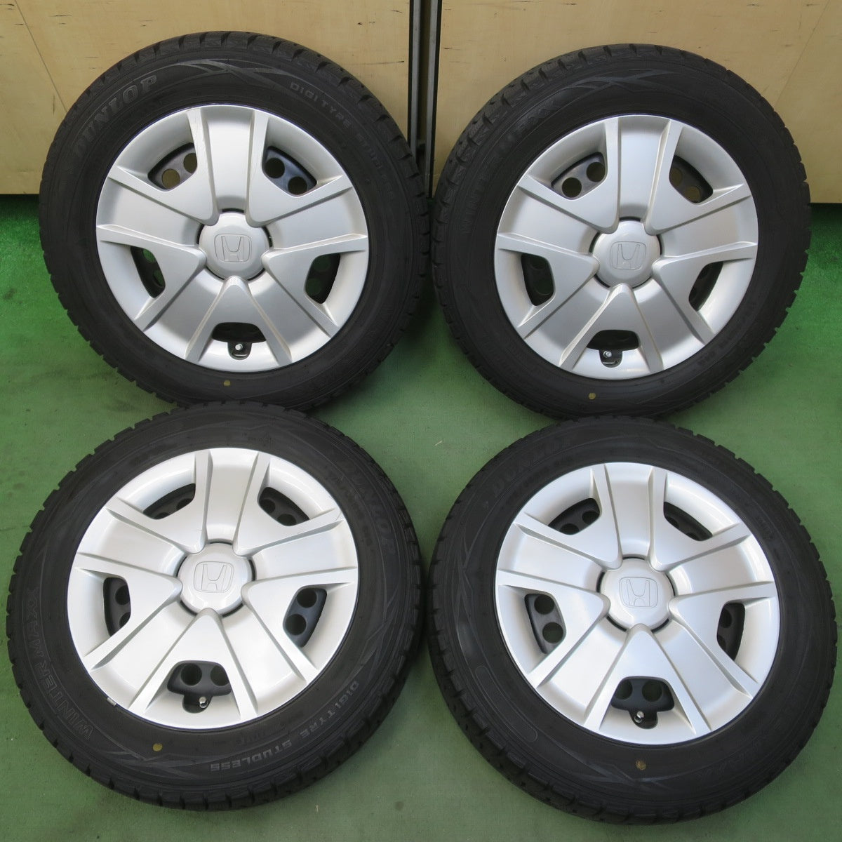 バリ溝！8.5分★ホンダ フィット 純正 スチール 175/65R15 スタッドレス ダンロップ ウインターマックス WM01 15インチ PCD100/4H★6043020イス