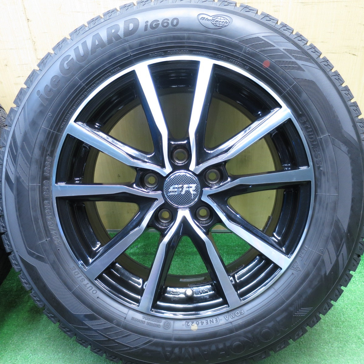 [送料無料] バリ溝！22年！キレイ！9.5分以上★スタッドレス 205/65R16 ヨコハマ アイスガード iG60 STRANGER ストレンジャー 16インチ PCD114.3/5H★5031011Hス