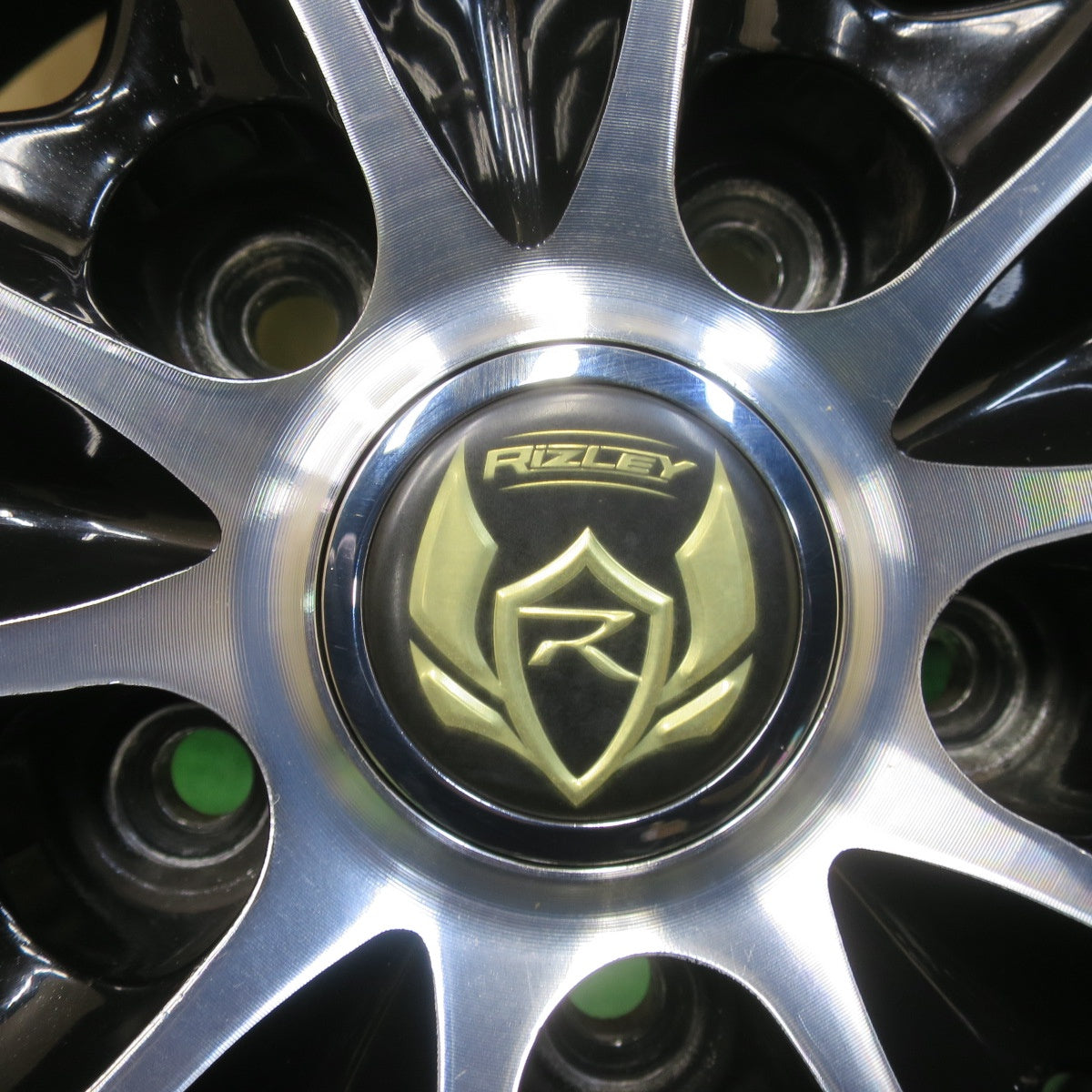 バリ溝！23年！キレイ！9.5分★スタッドレス 215/50R17 ブリヂストン ブリザック VRX2 RiZLEY ライツレー 17インチ PCD114.3/5H★5102706イス