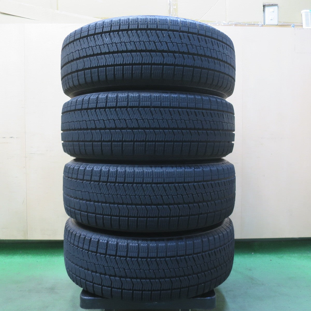 バリ溝！24年！キレイ！9.5分◎スタッドレス 215/60R16 ブリヂストン ブリザック VRX2 ECO FORME SE-12 エコフォルム 16インチ PCD114.3/5H◎6081110IMス