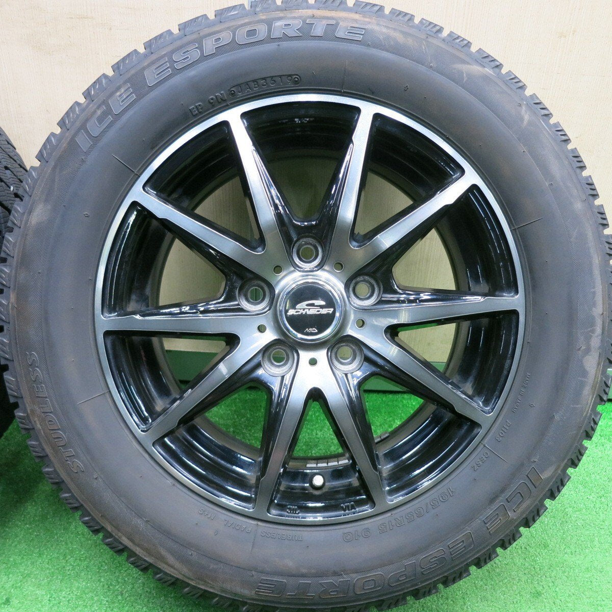 バリ溝！キレイ！9.5分★スタッドレス 195/65R15 アイスエスポルテ SCHNEIDER MiD シュナイダー 15インチ PCD114.3/5H★4123103HAス