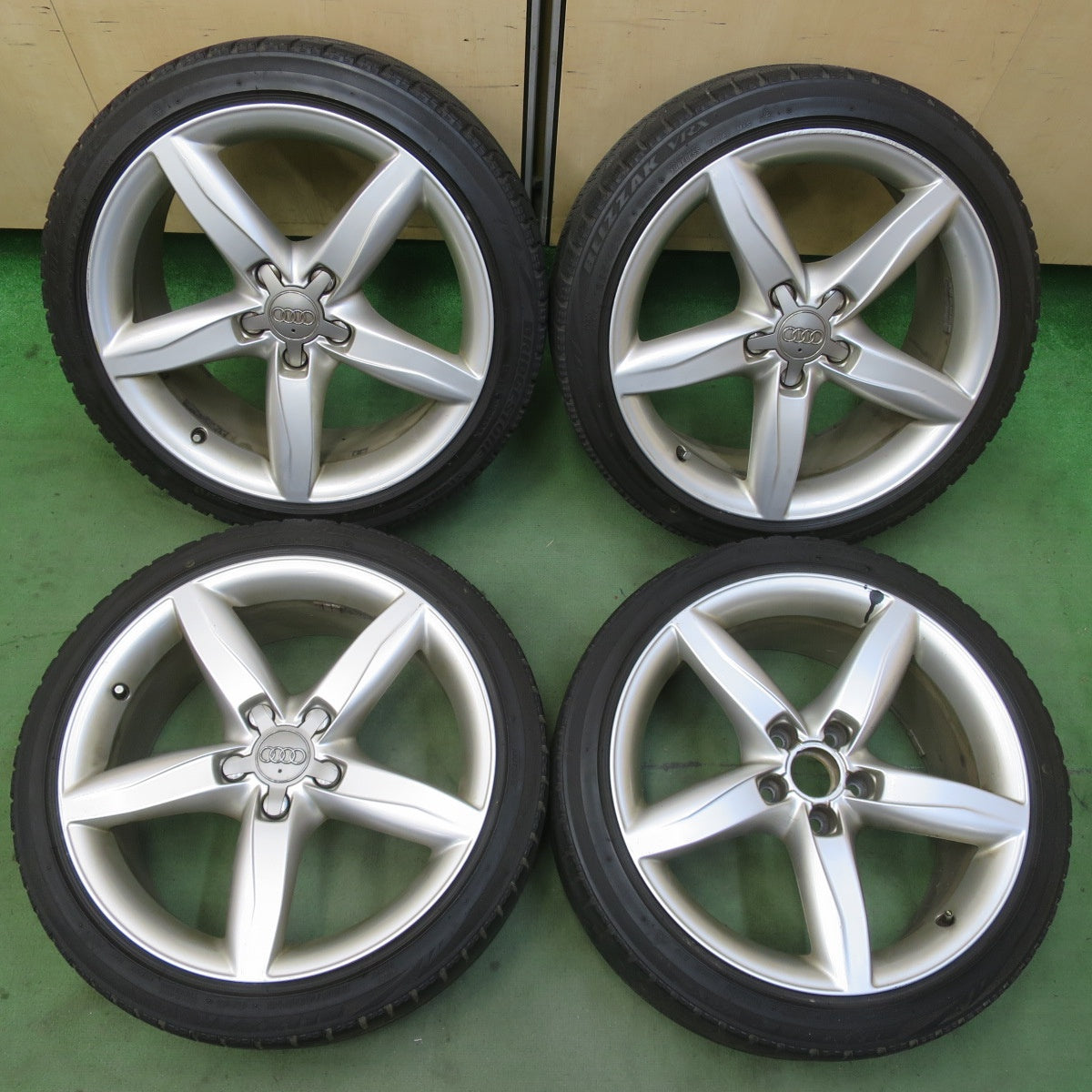 4本価格★アウディ A4 純正 225/40R18 スタッドレス ブリヂストン ブリザック VRX 18インチ PCD112/5H★6043014イス
