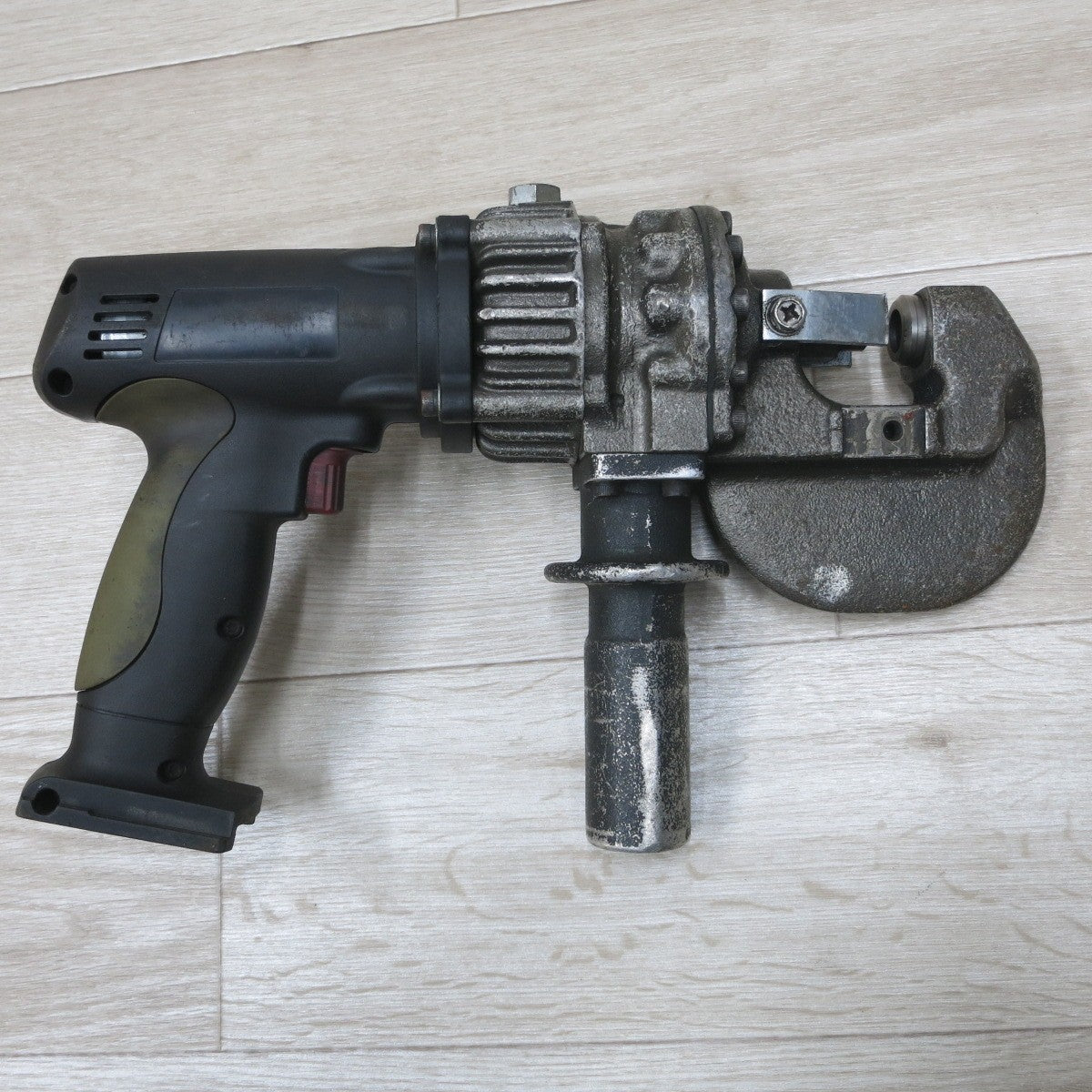 [送料無料] バッテリー2個付き◆イクラ コードレス パンチャー IS-MP15L IKURA 電動 工具 充電式 切断機 育良精機◆