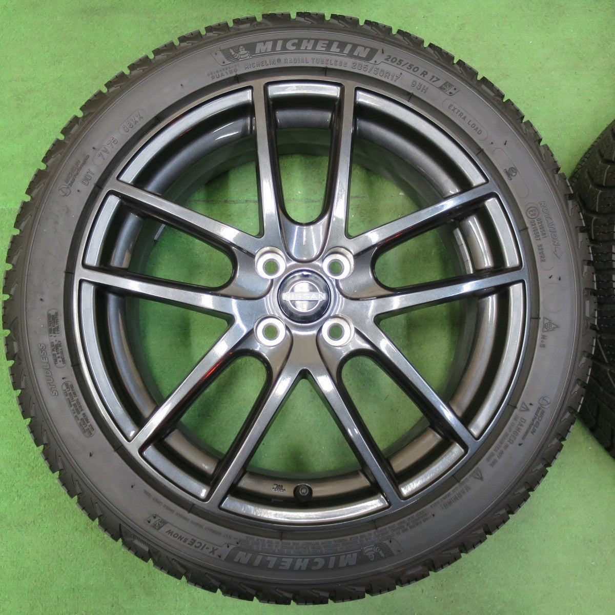 バリ溝！22年！キレイ！ほぼ10分★日産 オーラ 純正 エスティーロ 205/50R17 スタッドレス ミシュラン X-ICE SNOW 17インチ PCD100/4H★5010415イス