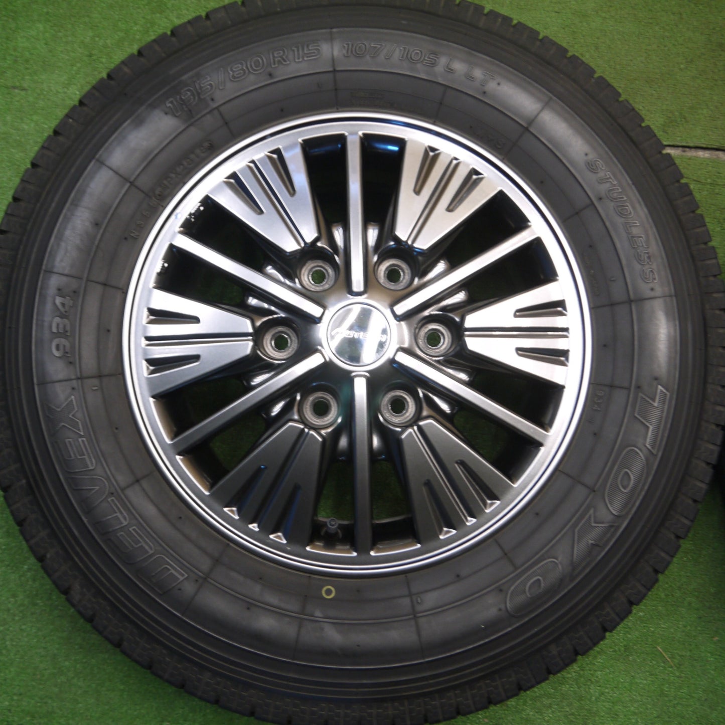 [送料無料] バリ溝！キレイ！9.5分★日産 キャラバン ライダー 純正 AUTECH 195/80R15 スタッドレス トーヨー デルベックス 934 オーテック 15インチ PCD139.7/6H★5011711Hス