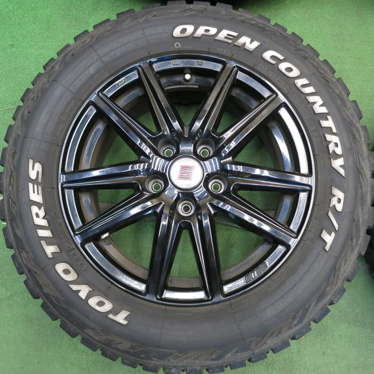バリ溝！9.5分◎215/65R16 109/107Q 8PR トーヨー オープンカントリー R/T ホワイトレター SEIN SS ザイン 16インチ PCD114.3/5H◎6081312HAノ