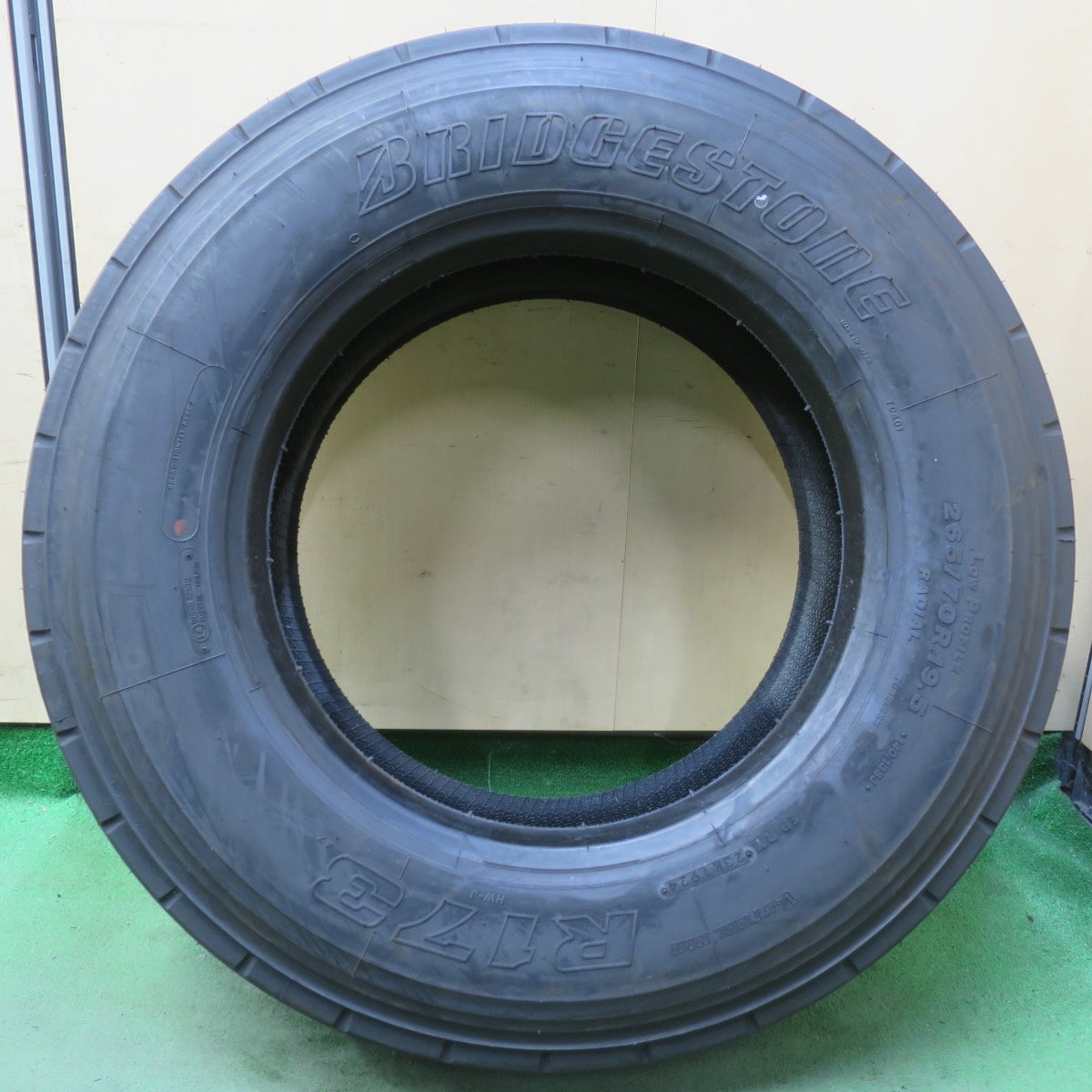 新車外し！24年！1本★トラック タイヤ 265/70R19.5 140/138J ブリヂストン R173 19.5インチ★6053001イノタ