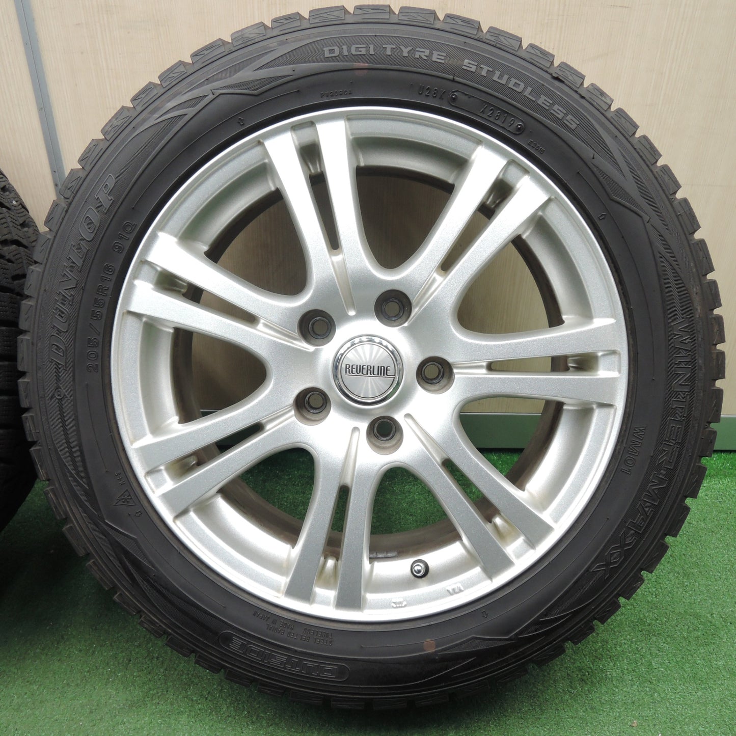 *送料無料* バリ溝！キレイ！9.5分★スタッドレス 205/55R16 ダンロップ ウインターマックス WM01 REVERLINE リバーライン PCD114.3/5H★4031401TNス