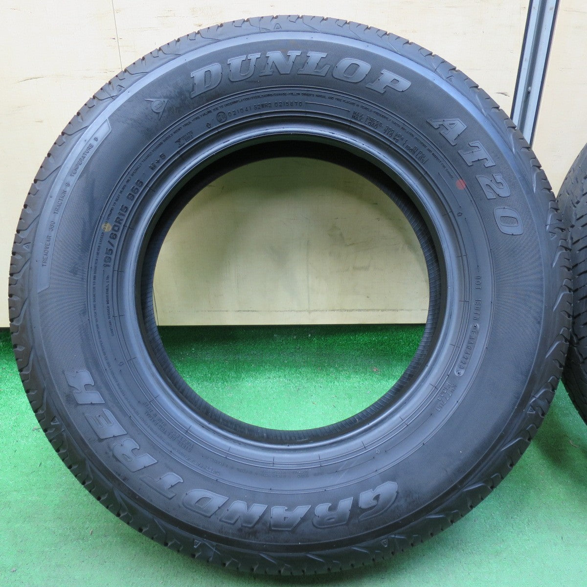 [送料無料] 新車外し！23年★ジムニー シエラ 等 195/80R15 ダンロップ AT20 グラントレック タイヤ 15インチ★4112911イノタ